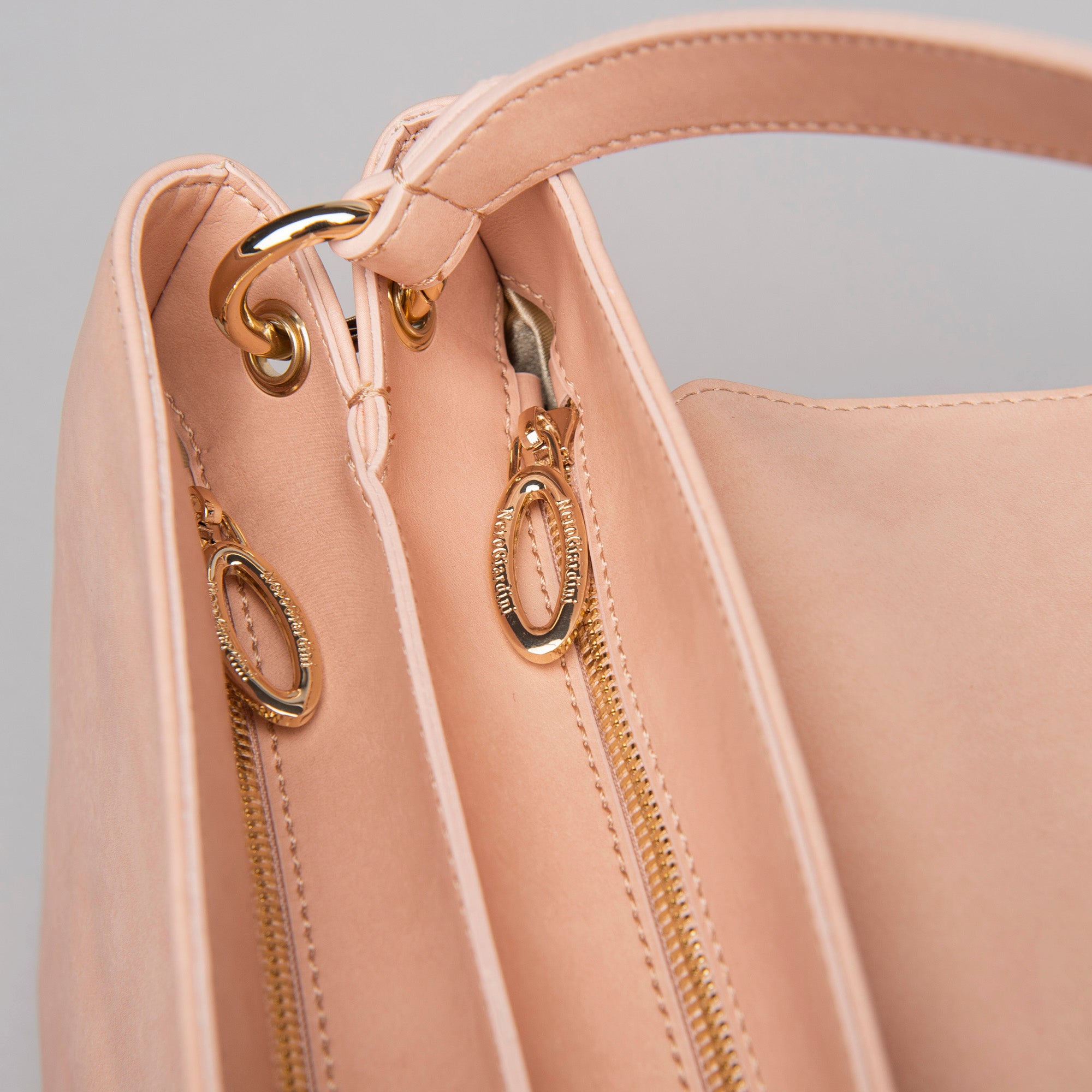 Borsa a Mano da Donna in Pelle e Materiale Tecnico