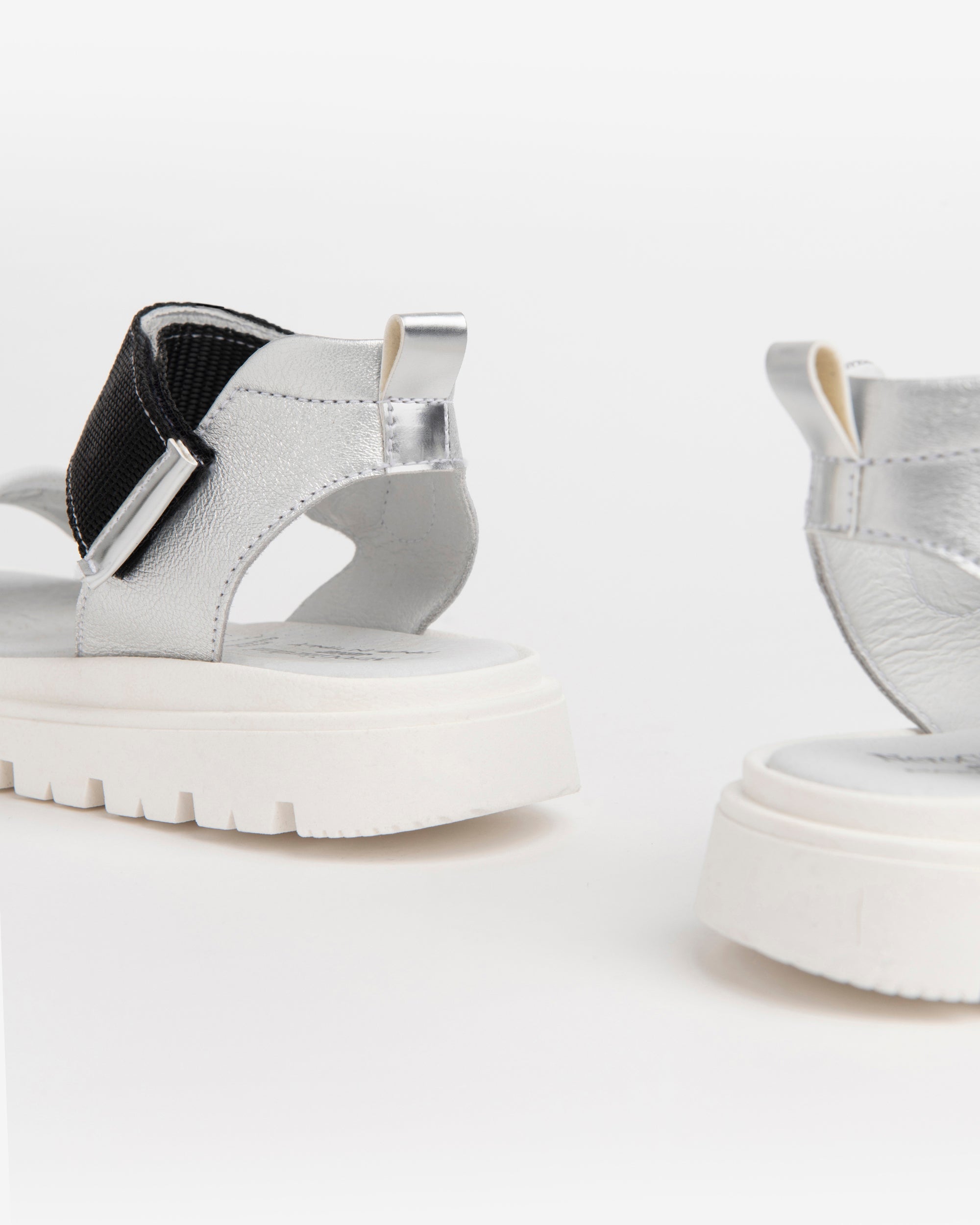 Teen Girls’ Sandalias