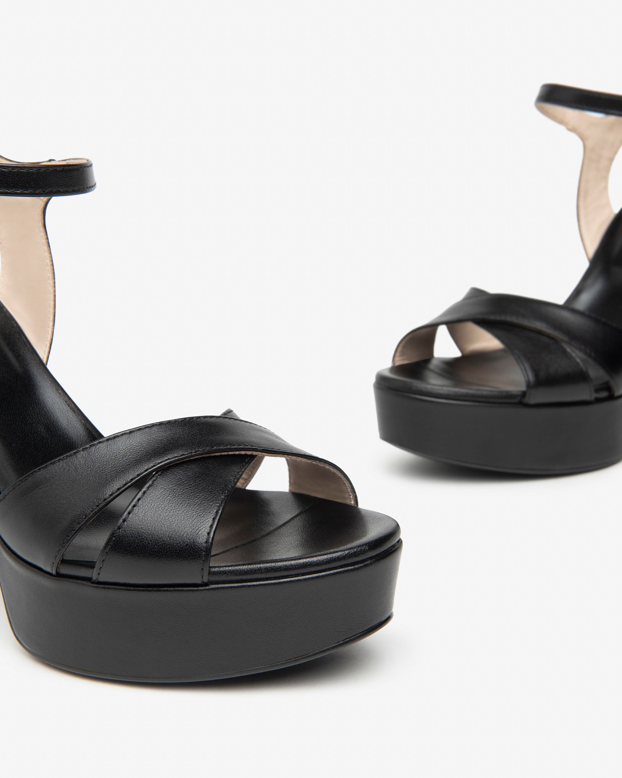 Женские кожаные сандалии