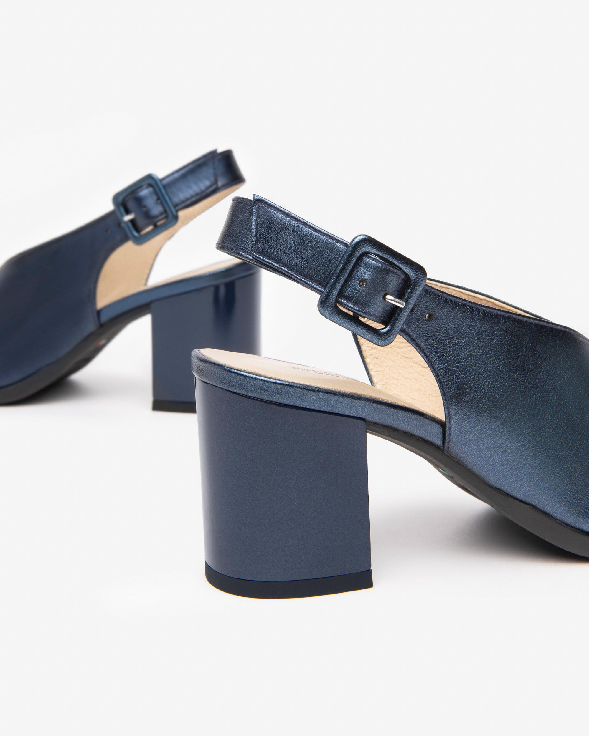 Женские кожаные сандалии