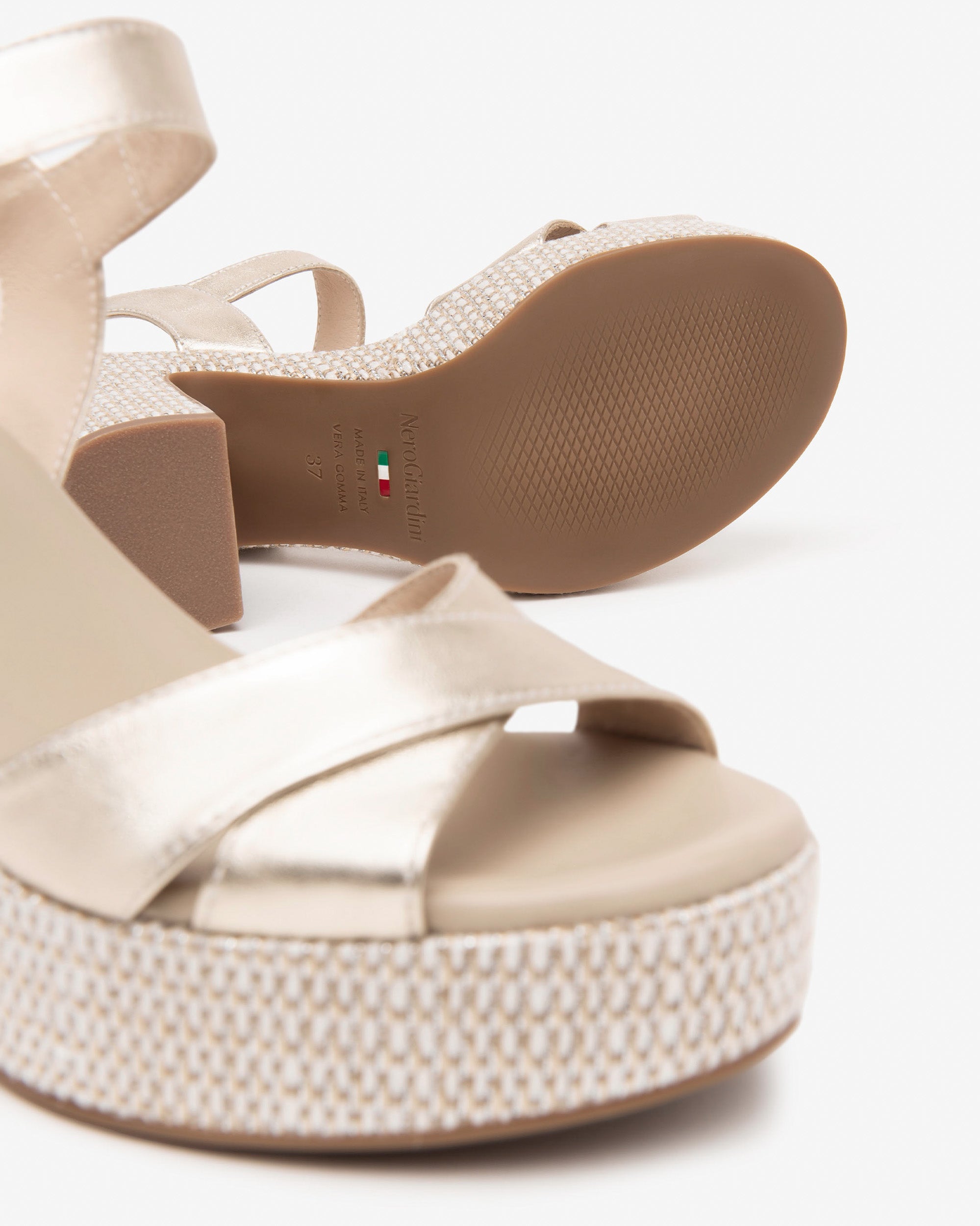 Matteo Pitti Vernice Nude Sandali Con Punta Quadrata Donna | Arezzo Matteo Pitti Vernice Nude Sandali Con Punta Quadrata Donna | Arezzo
