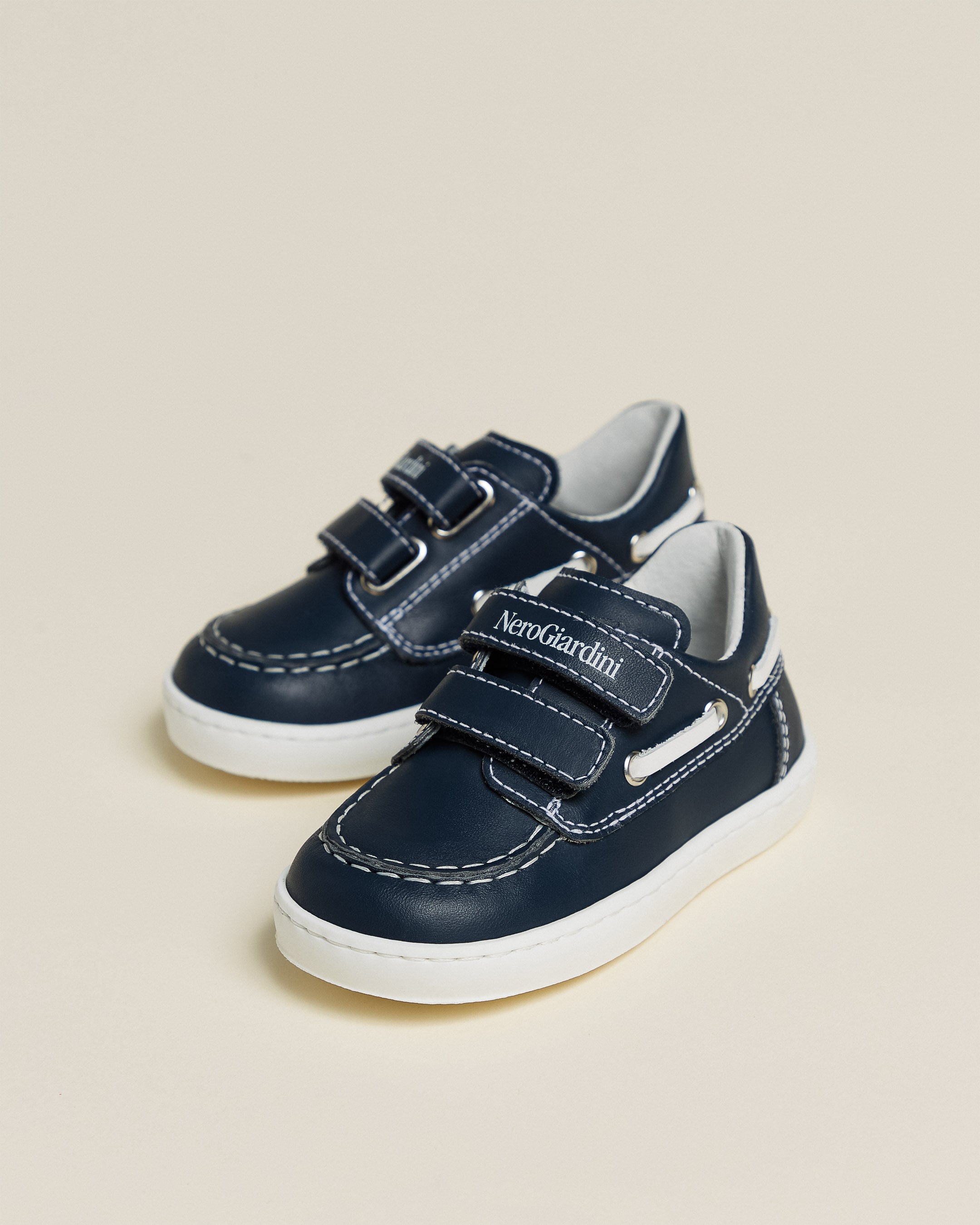 Barca Junior da Bambino in Pelle