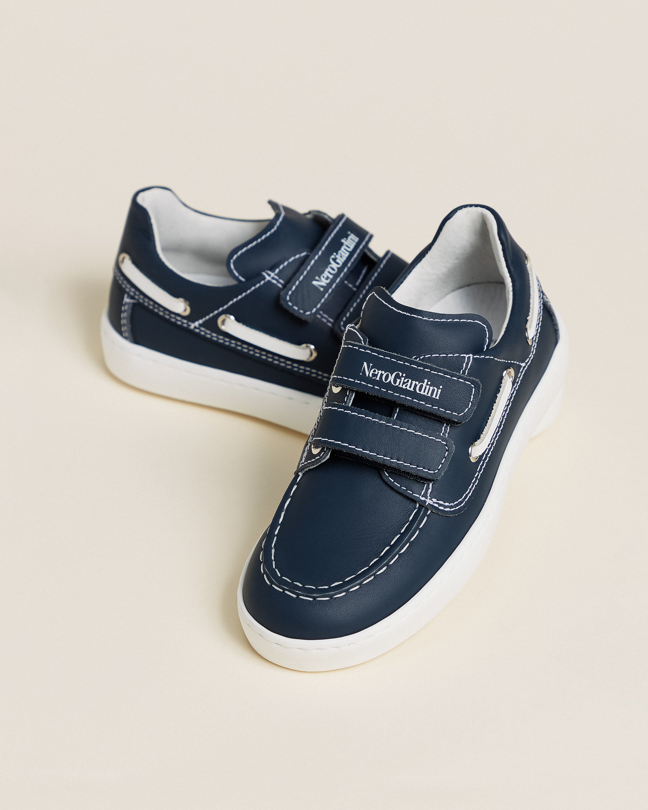 Barca Junior da Bambino in Pelle