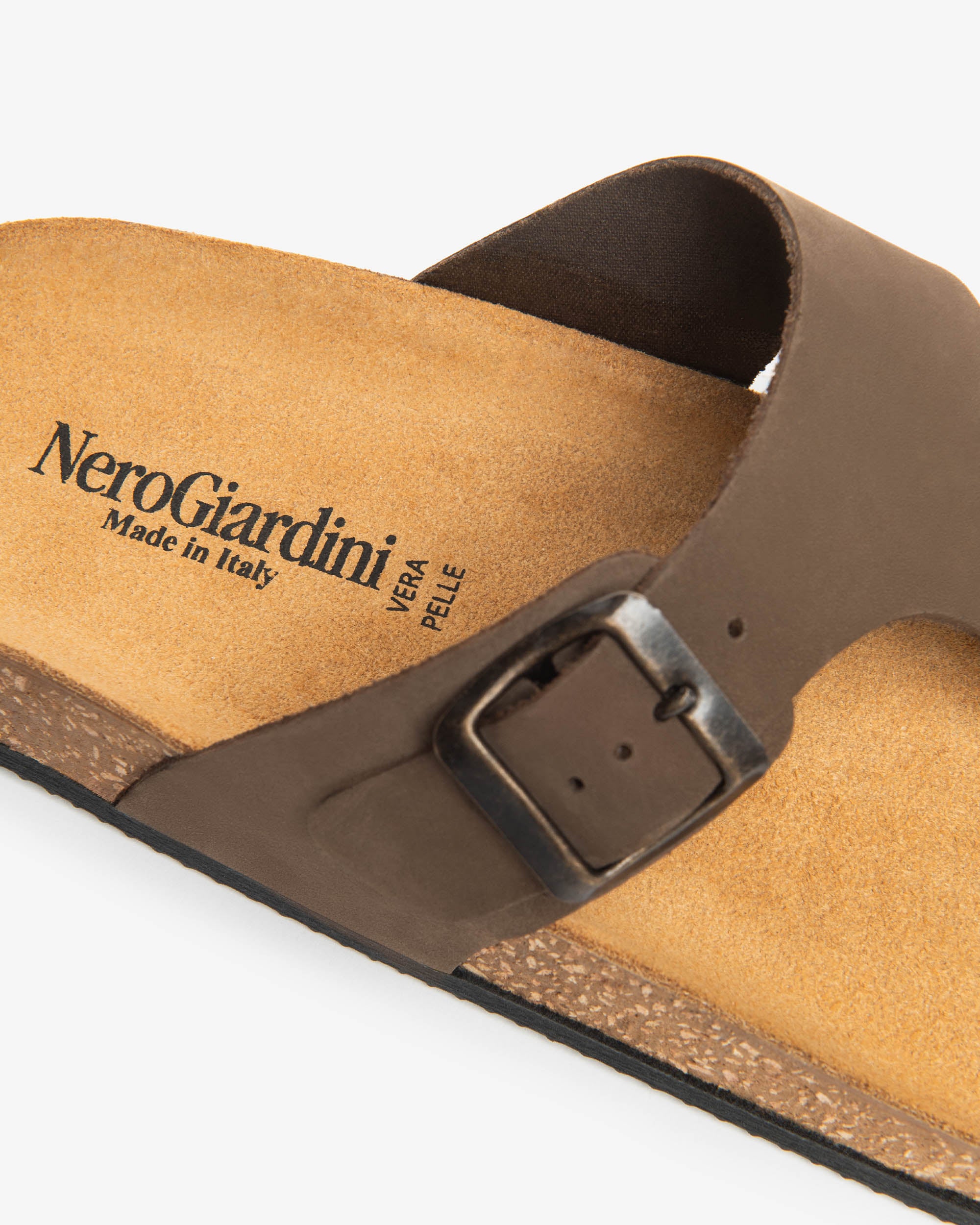 Мужские пантолеты из кожи с перемычкой между пальцами