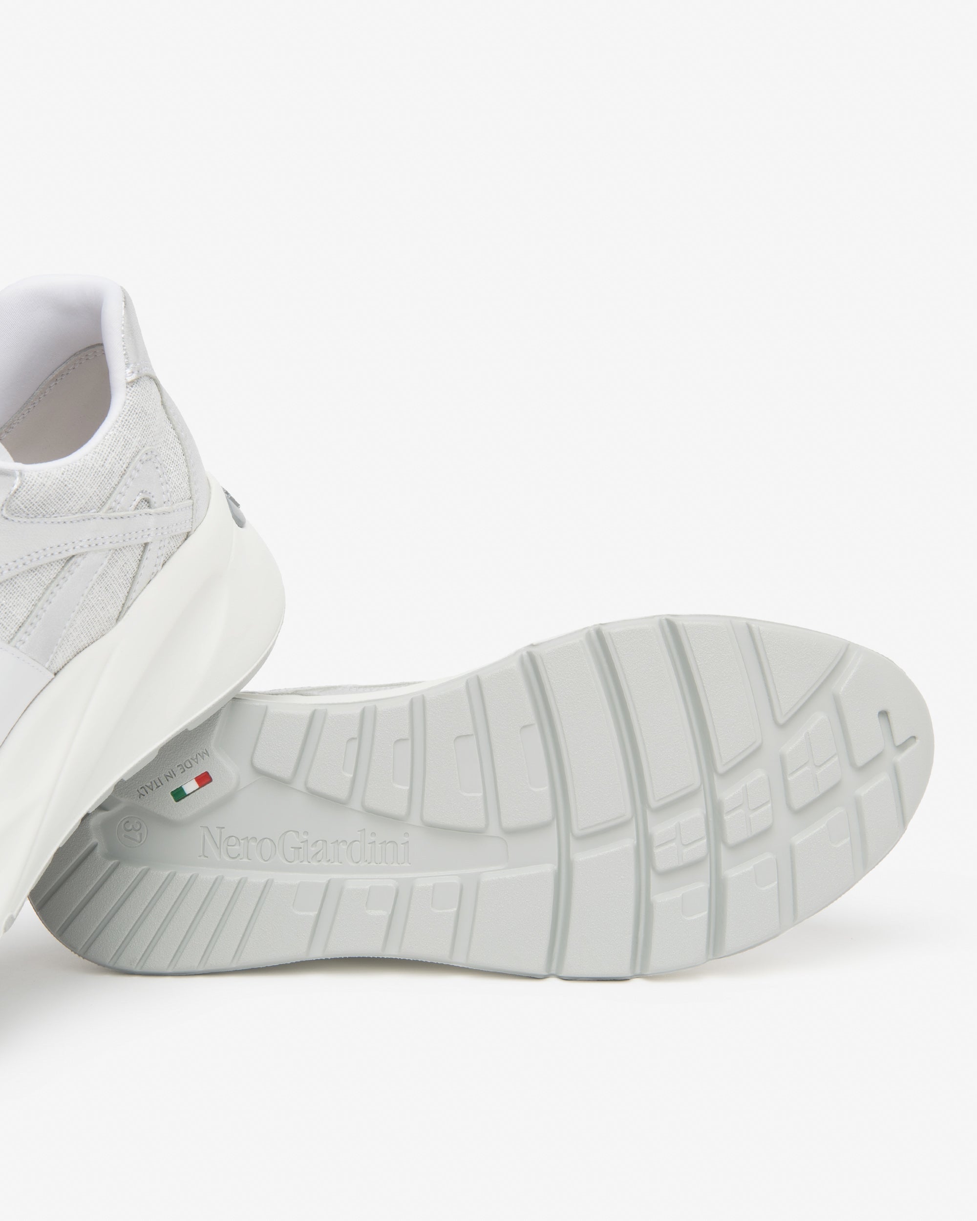 Damensneakers aus Leder und Gewebe