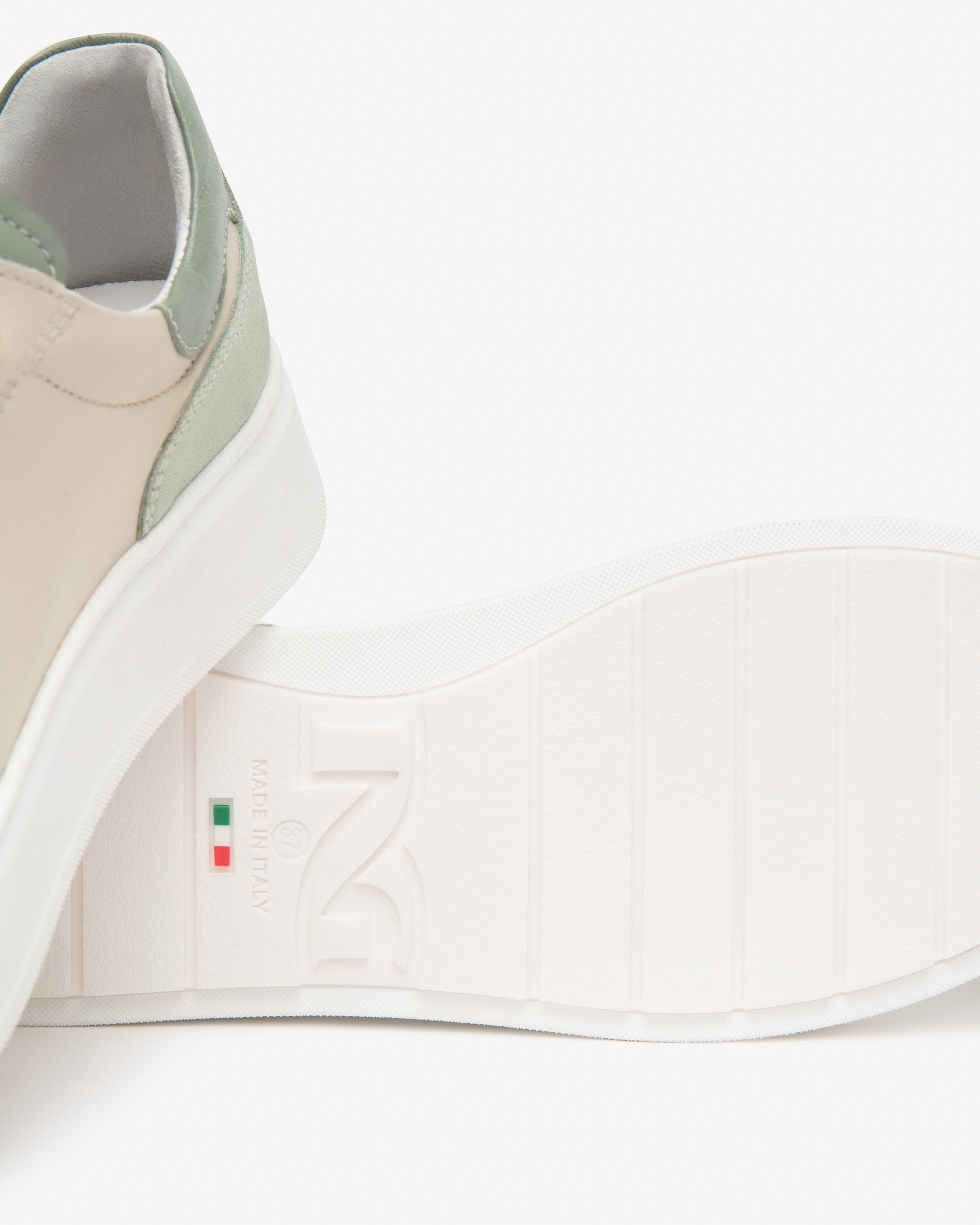 Damensneakers aus Glattleder und Veloursleder