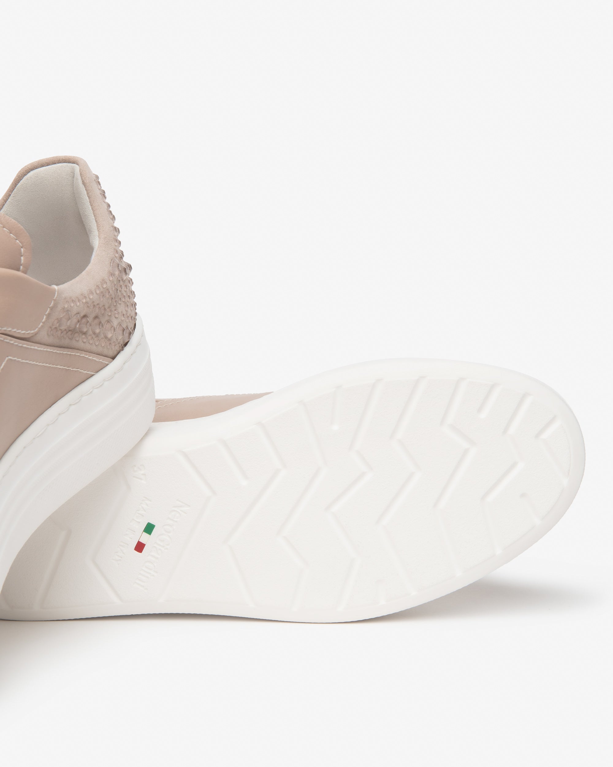 Damensneakers aus Glattleder und Veloursleder