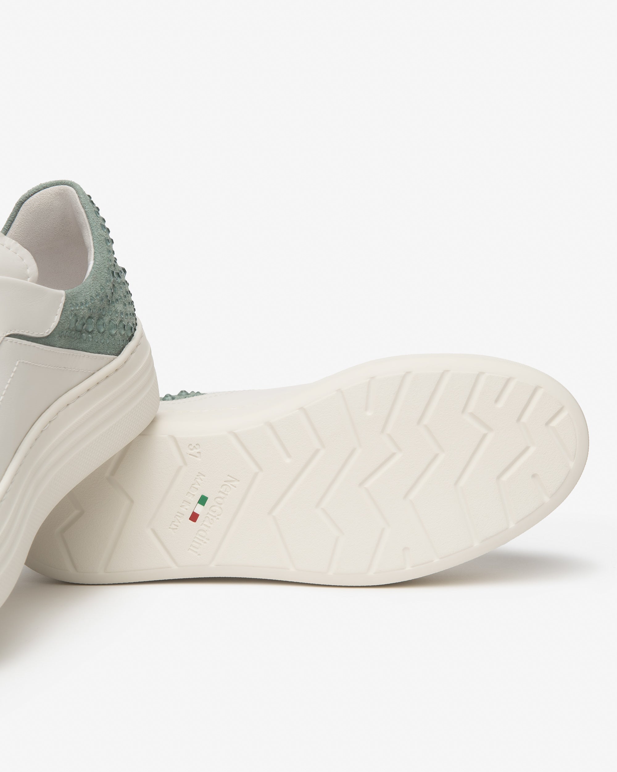 Damensneakers aus Glattleder und Veloursleder