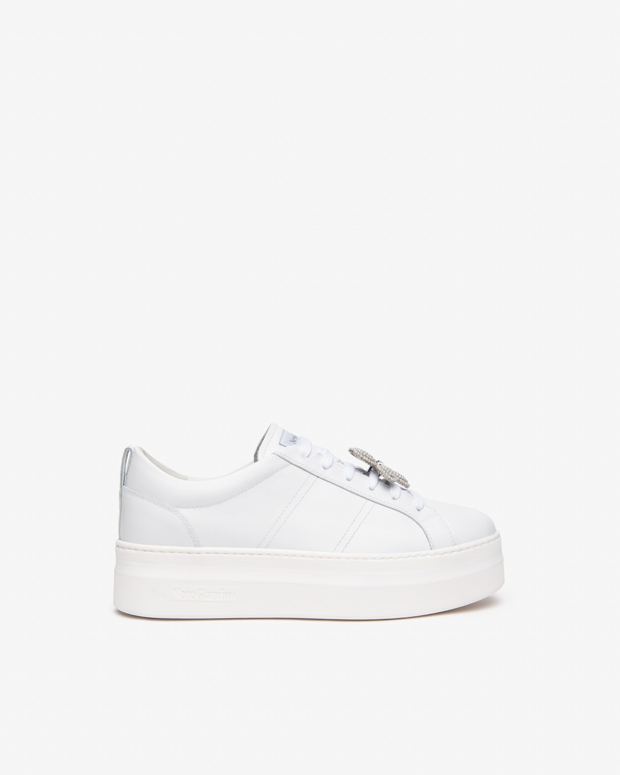 Женские кожаные кроссовки