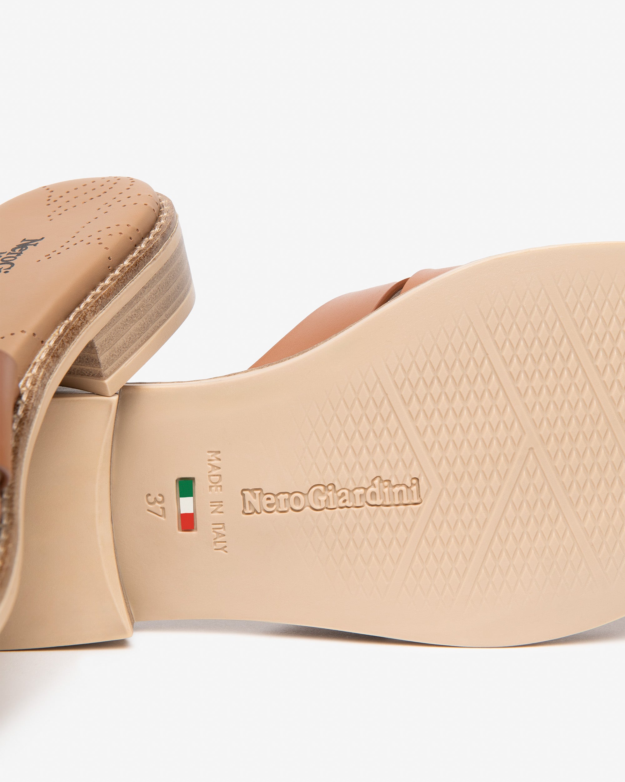 Muiltjes Dames in Leder en Technisch Materiaal