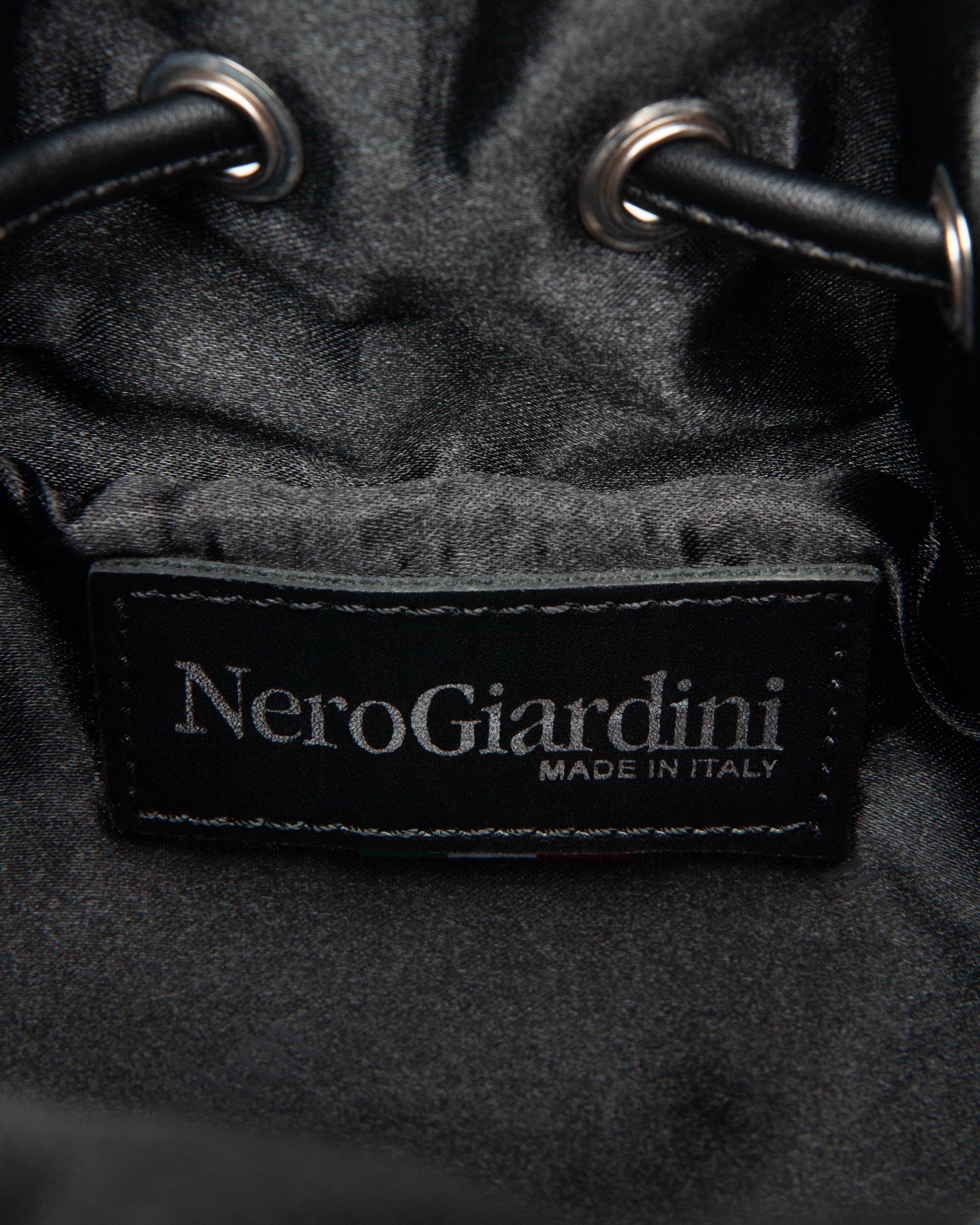 Women's technical fabric bucket bag