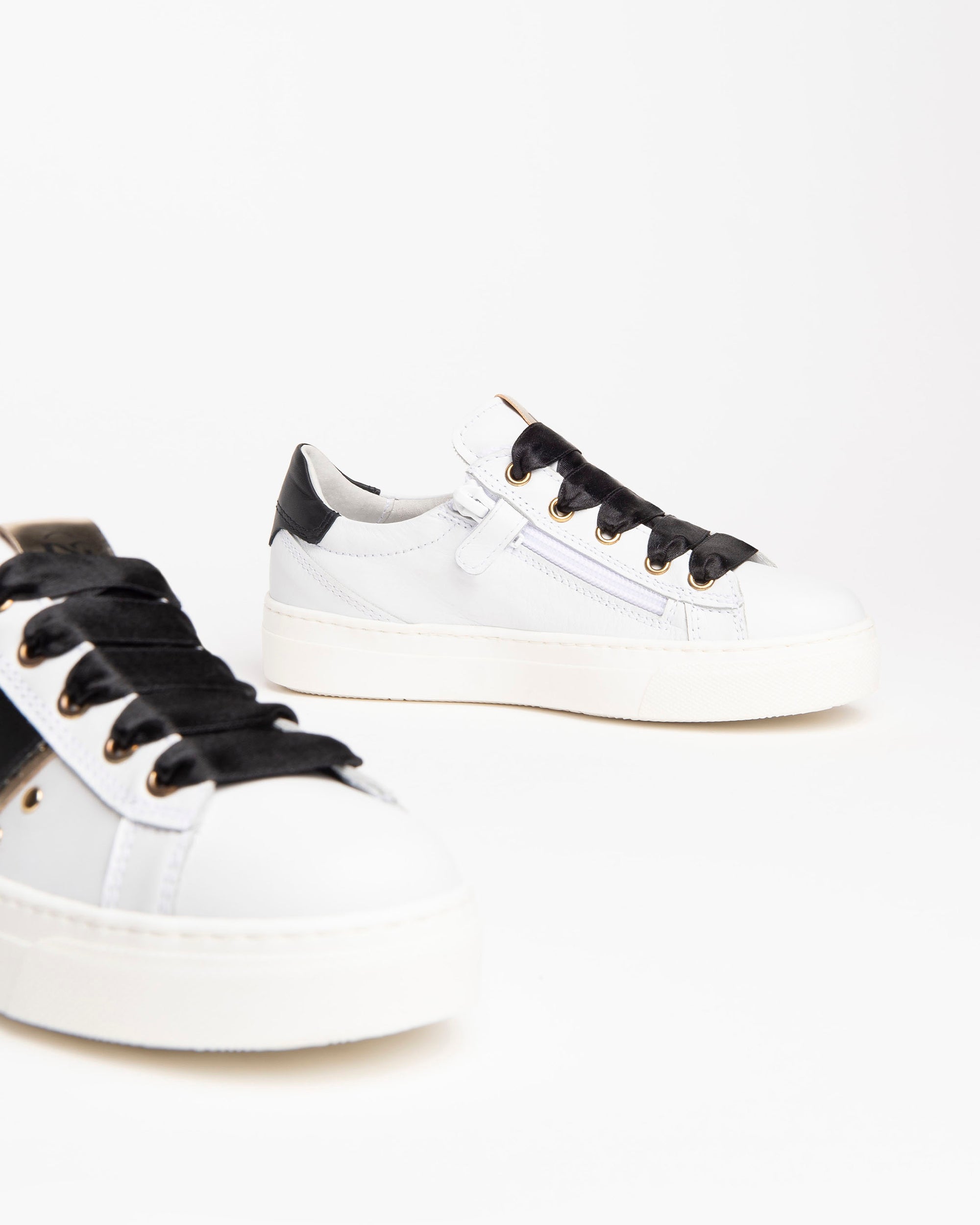 Teen Girls’ Leather Sneakers