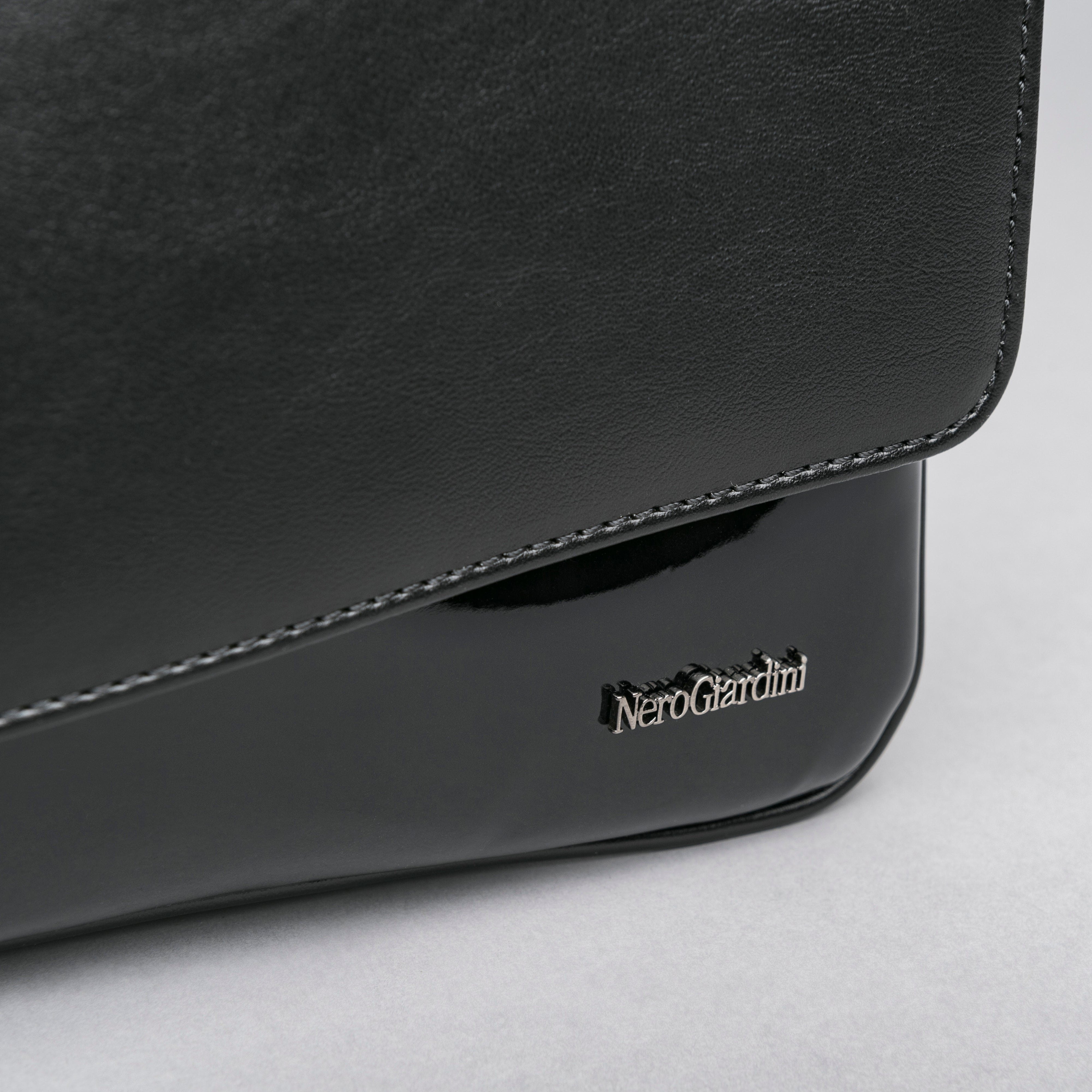 Pochette da Donna in Materiale Tecnico