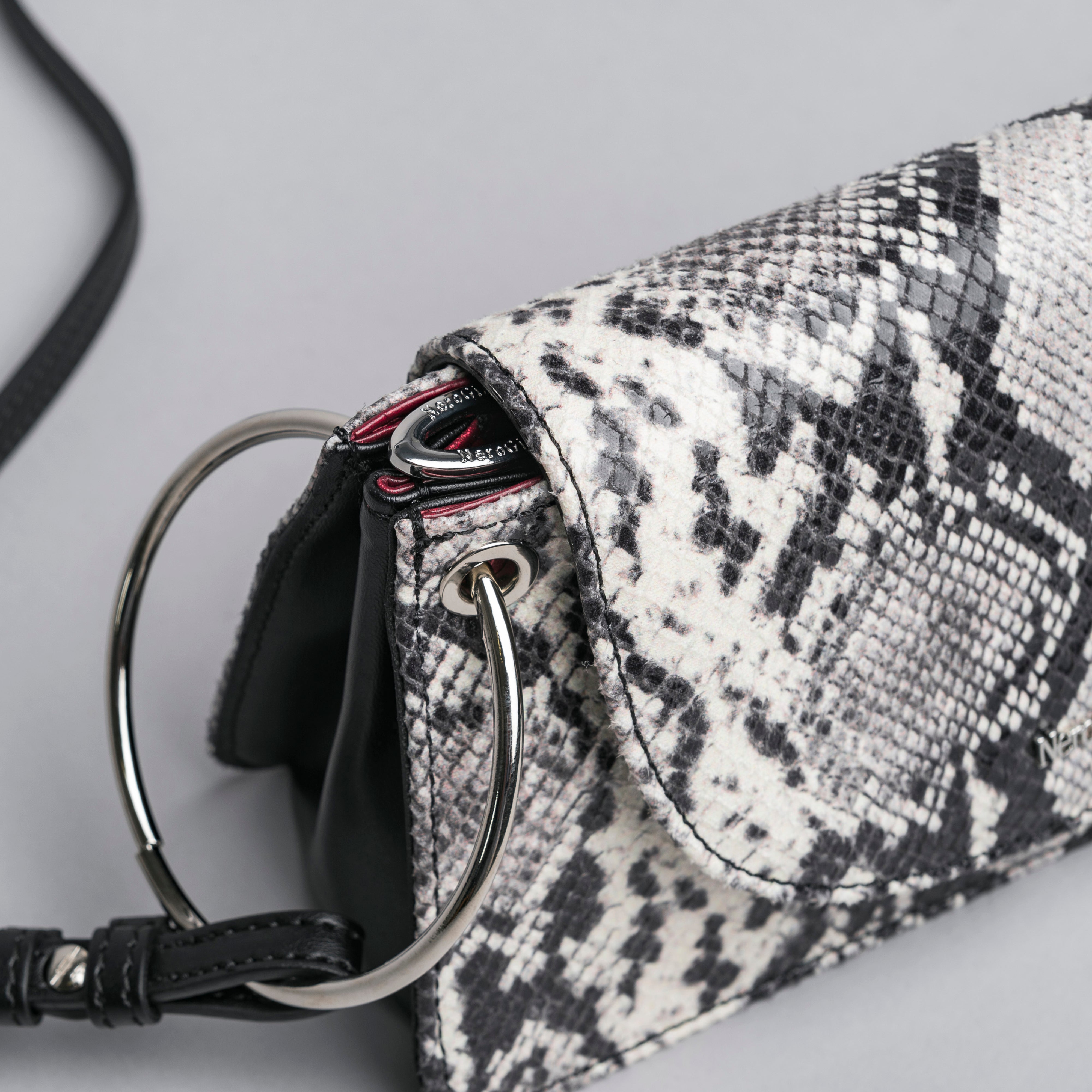 Pochette da Donna in Materiale Tecnico