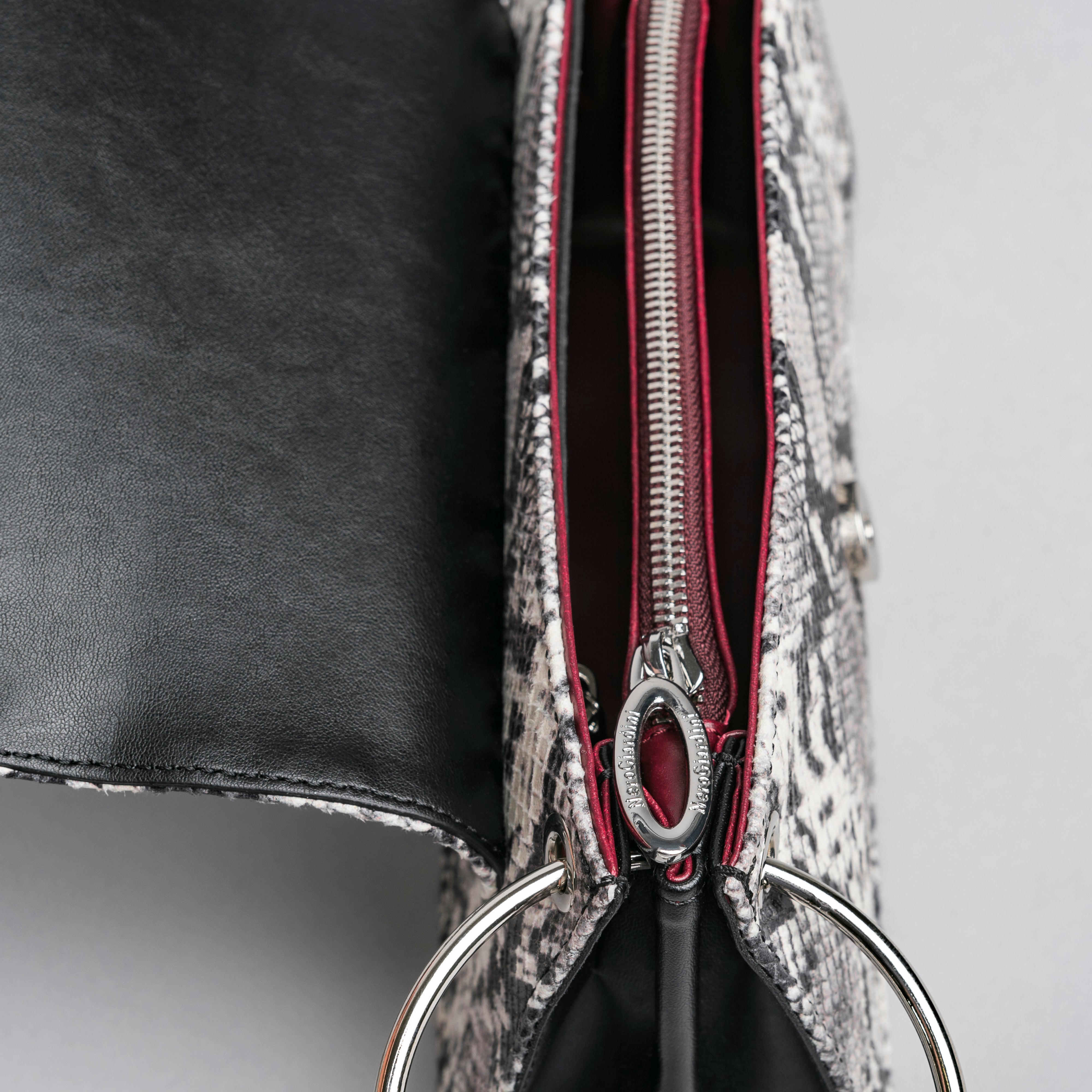 Pochette da Donna in Materiale Tecnico