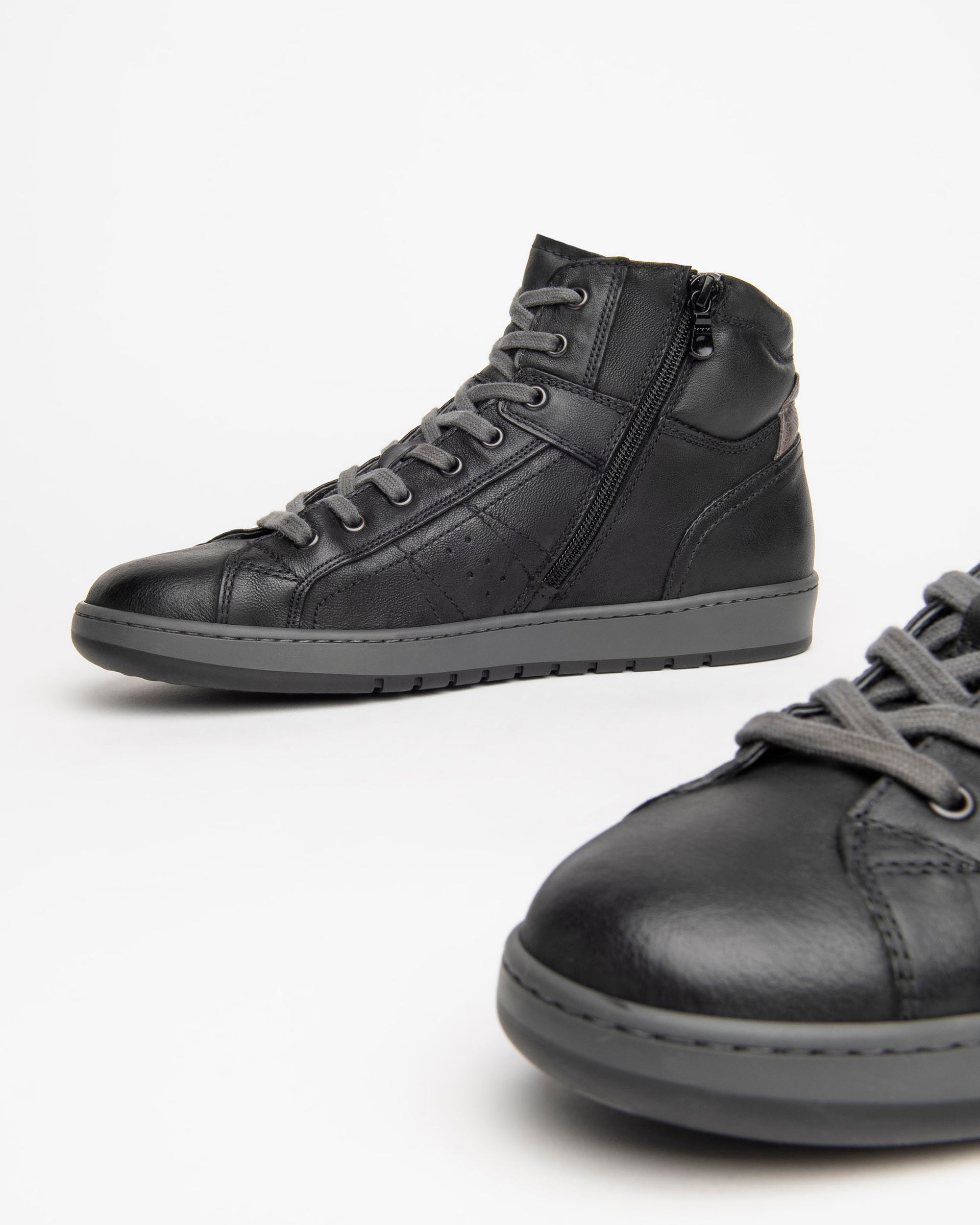 Men’s high top leather sneakers