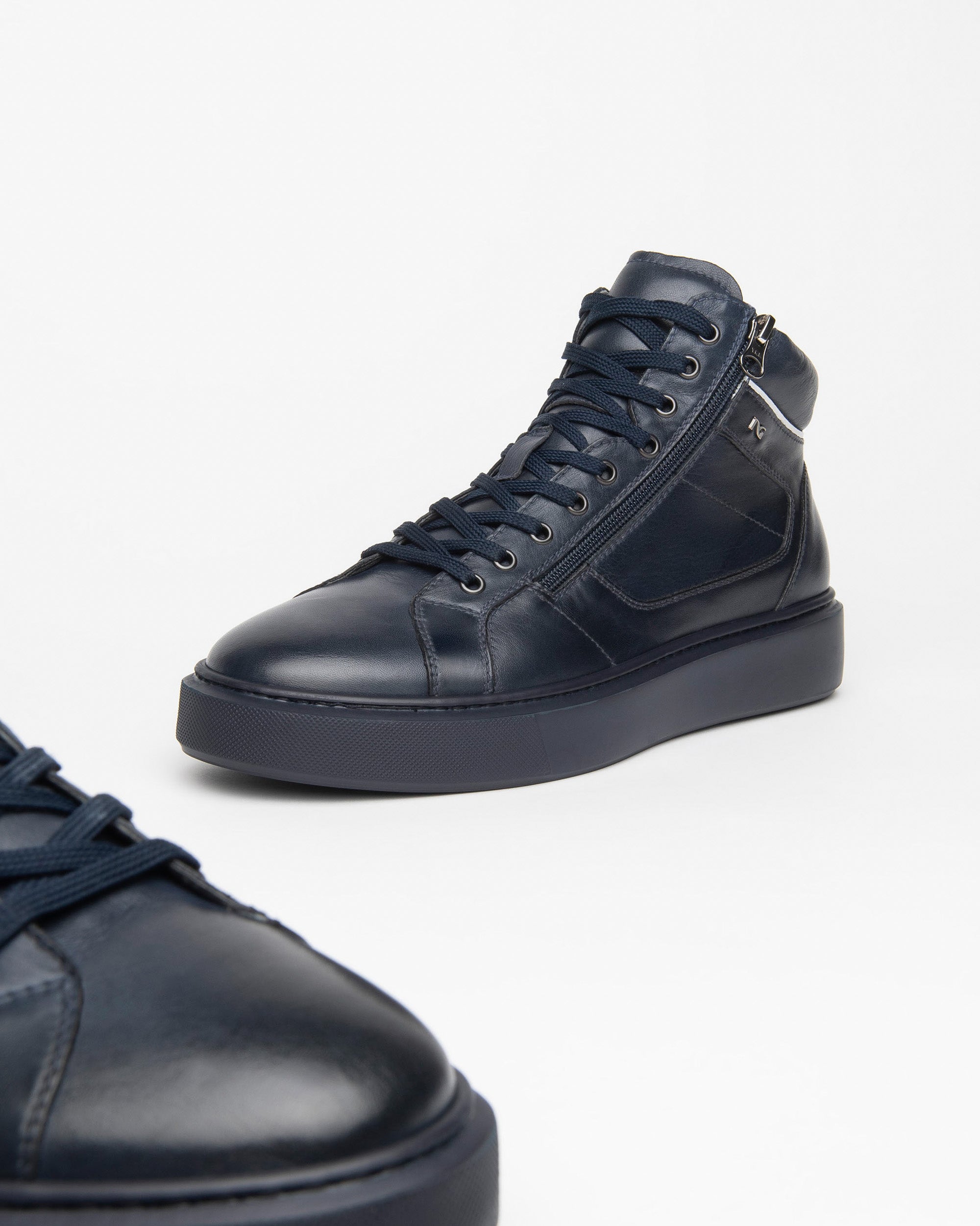 Men’s high top leather sneakers