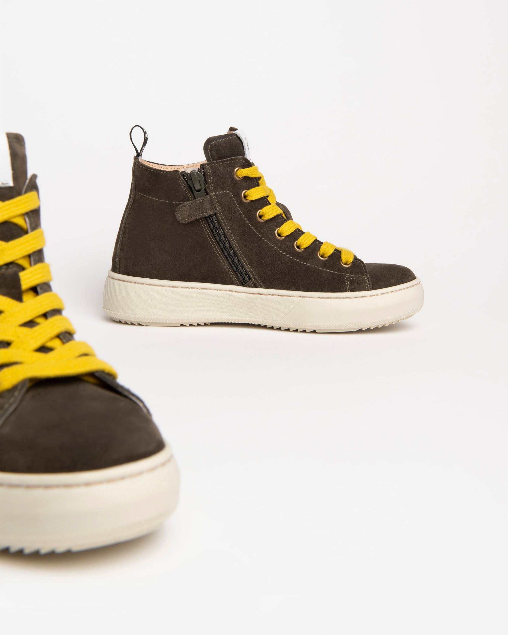 Teen Boys’ Suède Sneakers