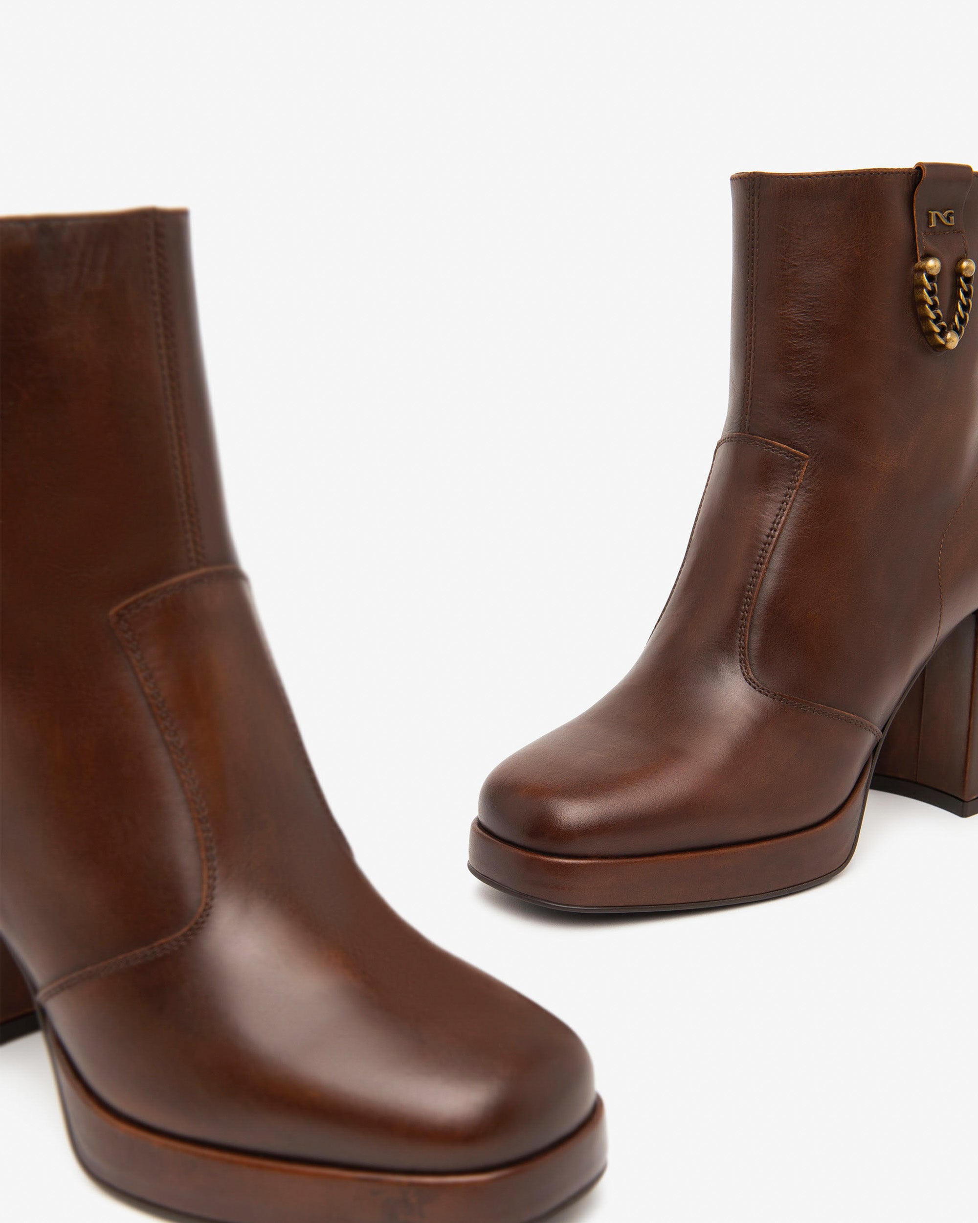 Женские кожаные ботильоны