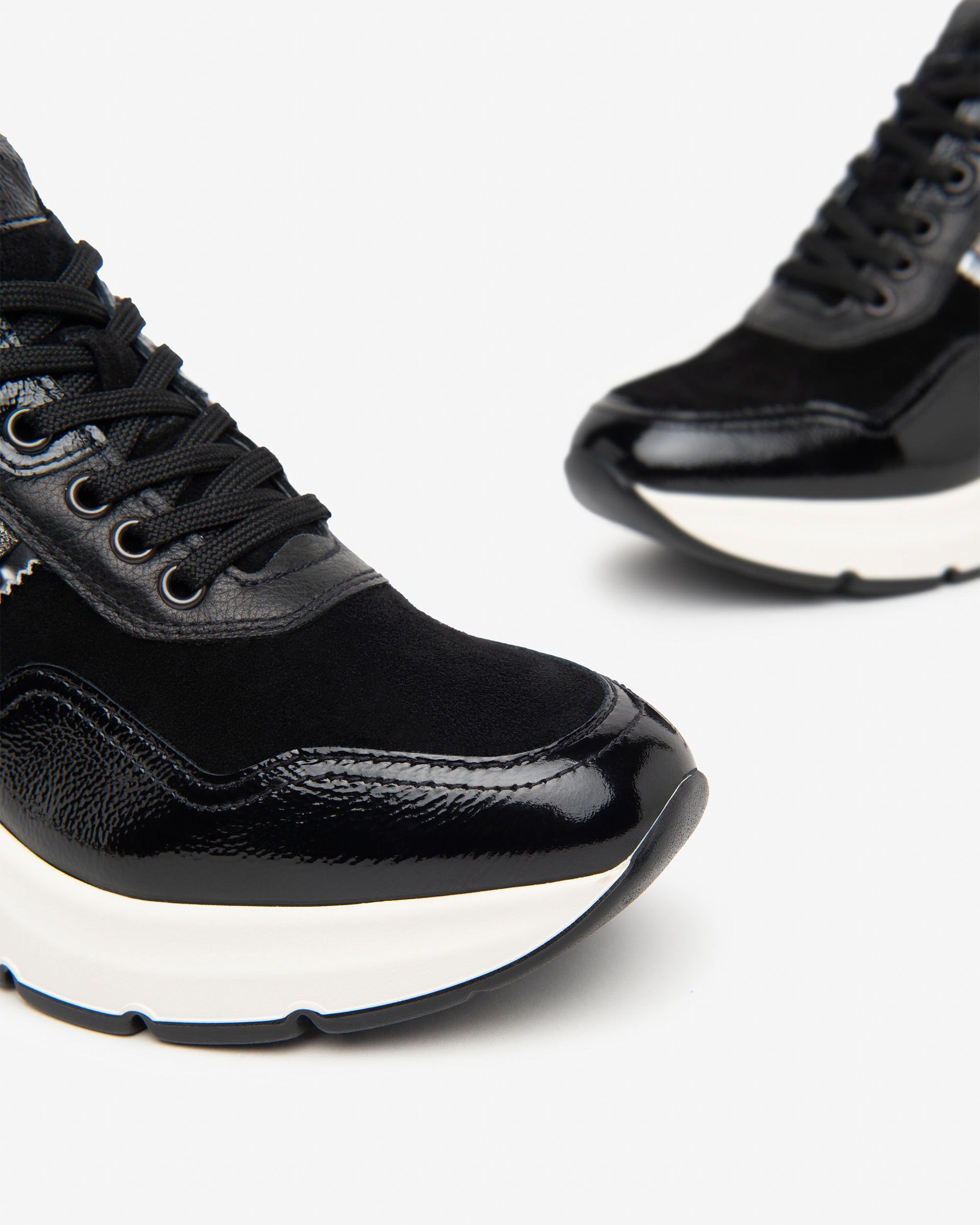 Sneakers Donna in Vernice, Camoscio e Materiale Tecnico