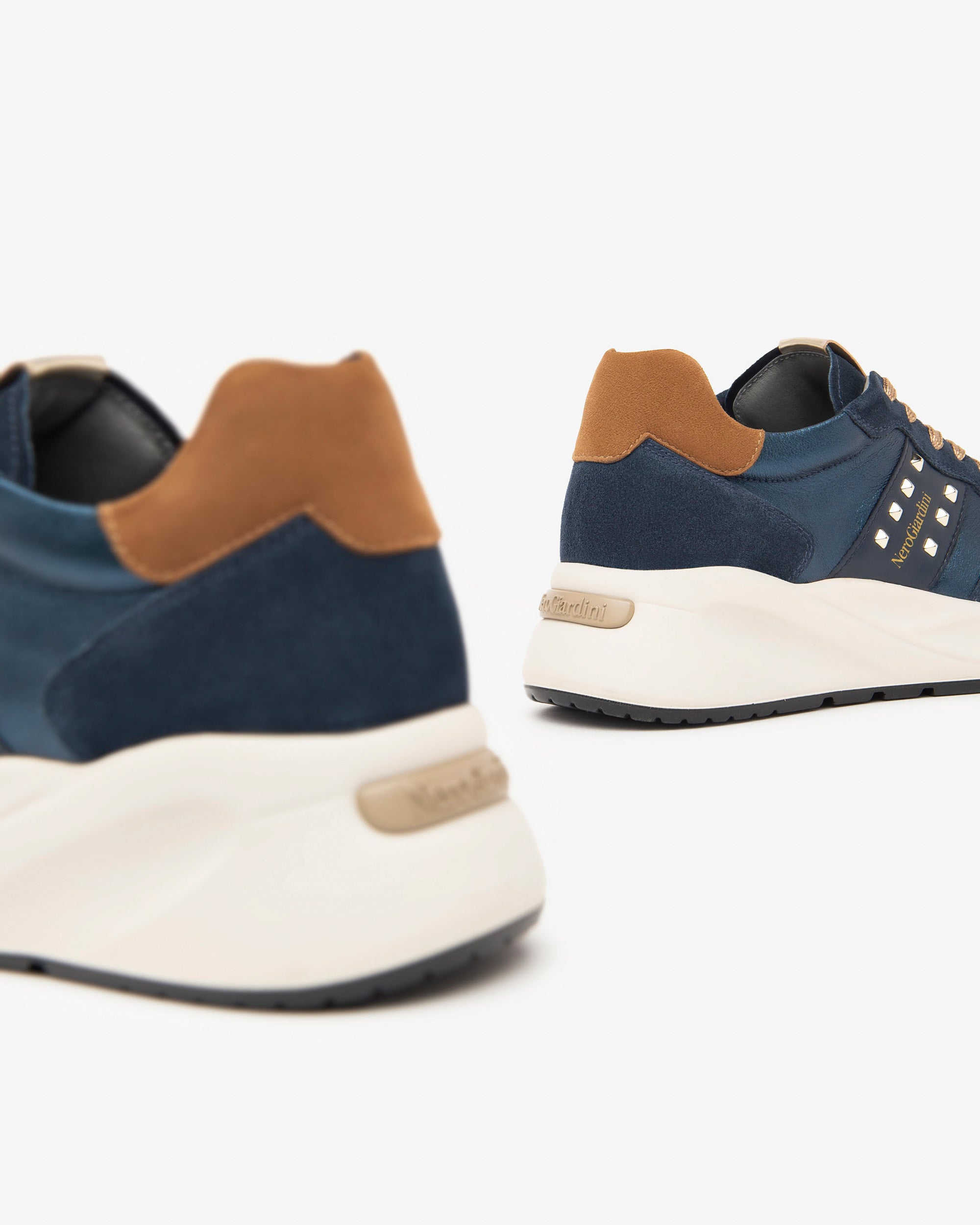 Sneakers Donna in Camoscio, Pelle e Materiale Tecnico