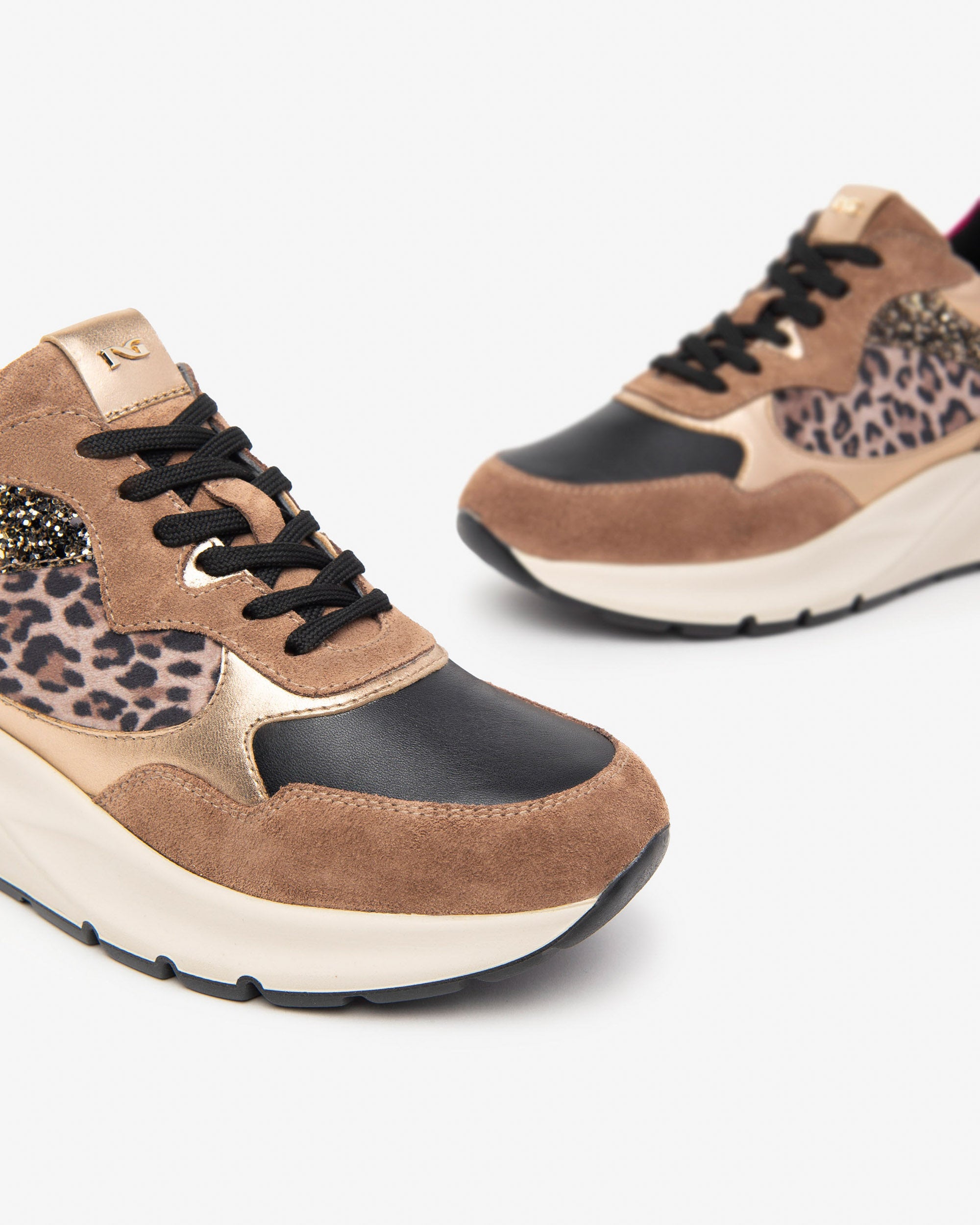 Damensneakers aus Glattleder, Veloursleder und technischem Material