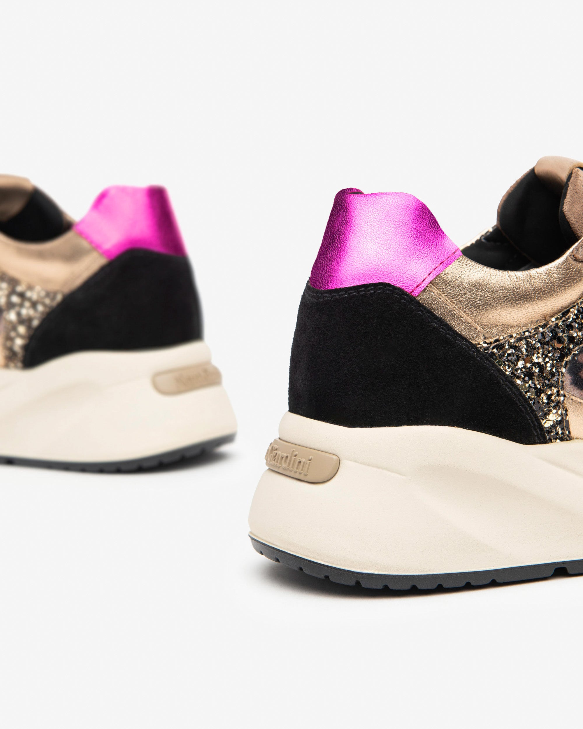 Damensneakers aus Glattleder, Veloursleder und technischem Material
