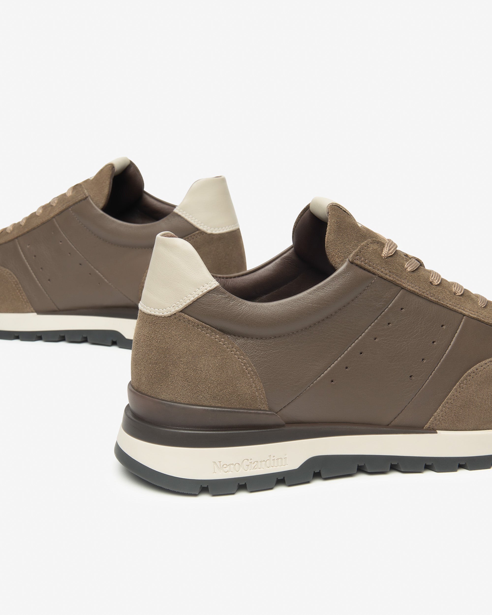 Sneakers Heren in Suède en Leder
