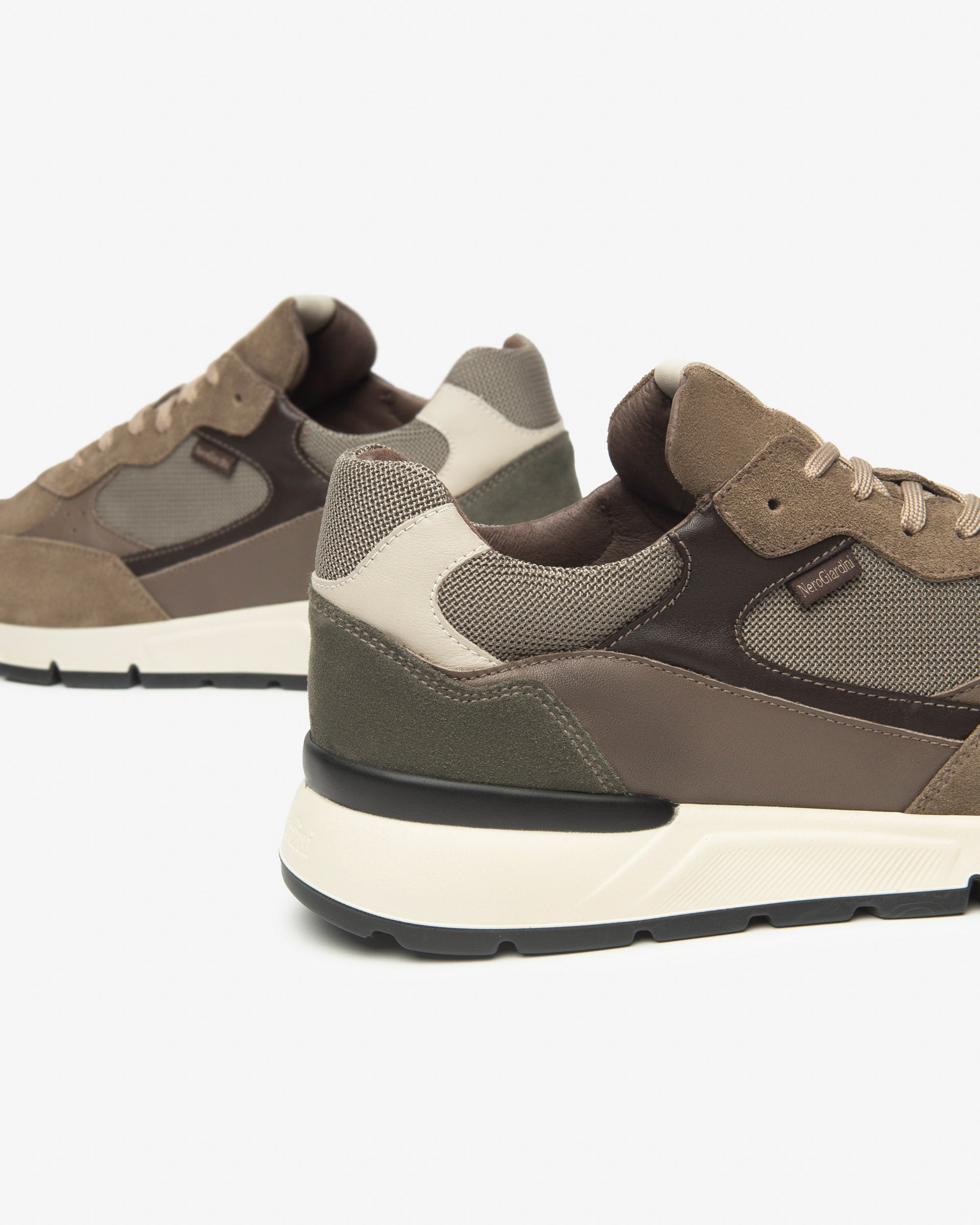 Sneakers Uomo In Camoscio Pelle E Tela Fango Calzature NeroGiardini Sneakers Uomo In Camoscio Pelle E Tela Fango Calzature NeroGiardini