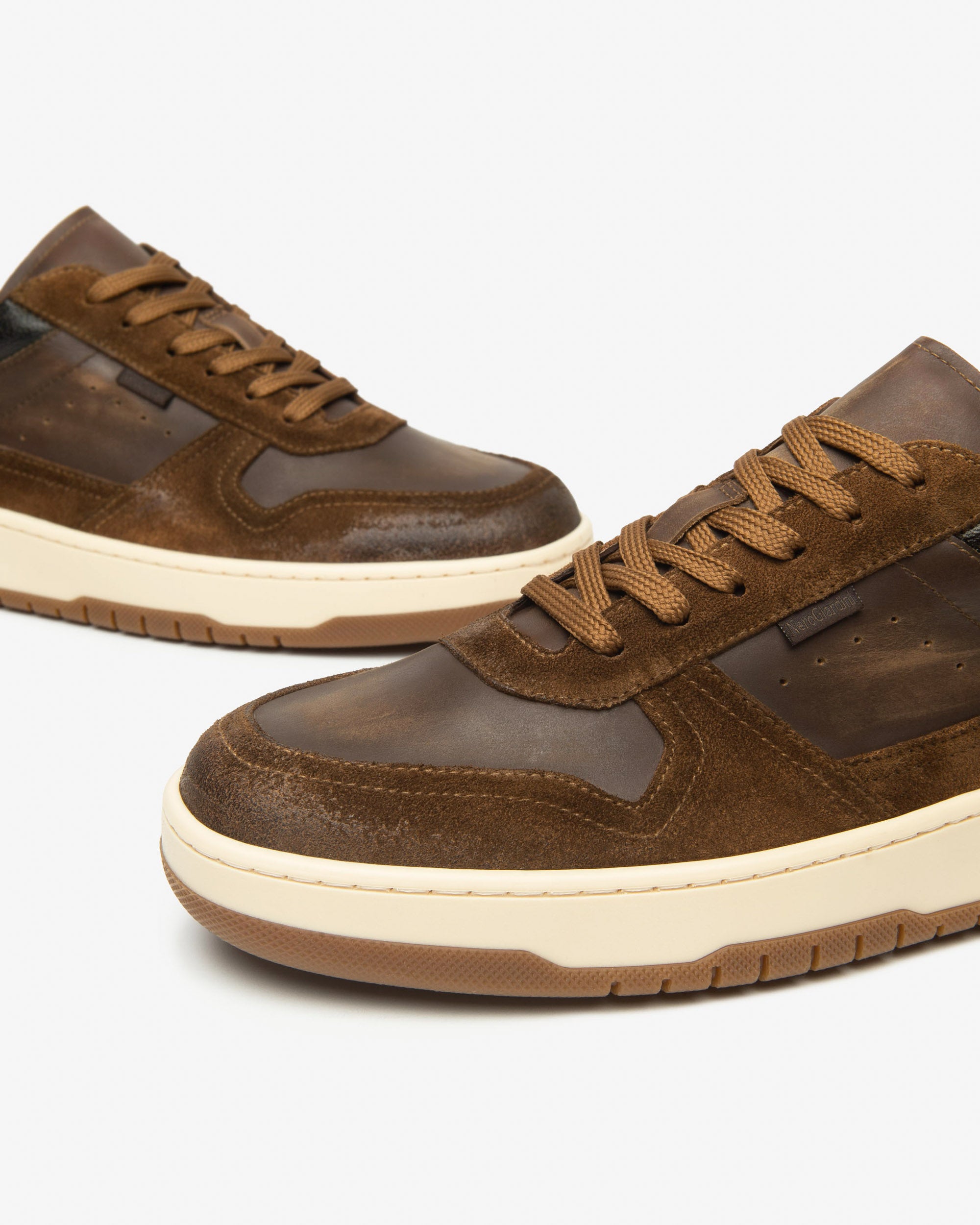 Herrensneakers aus Glatt- und Wildleder