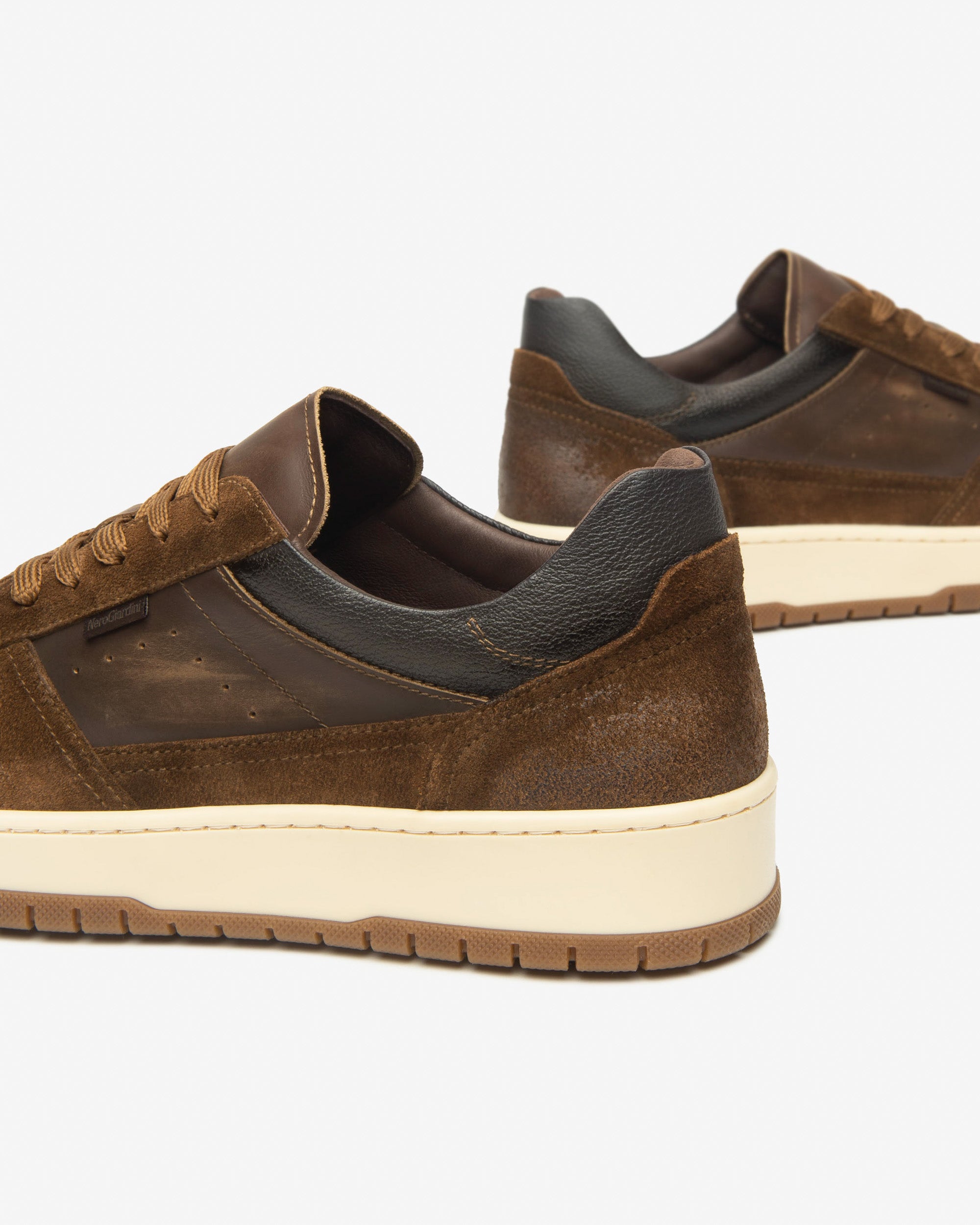 Herrensneakers aus Glatt- und Wildleder