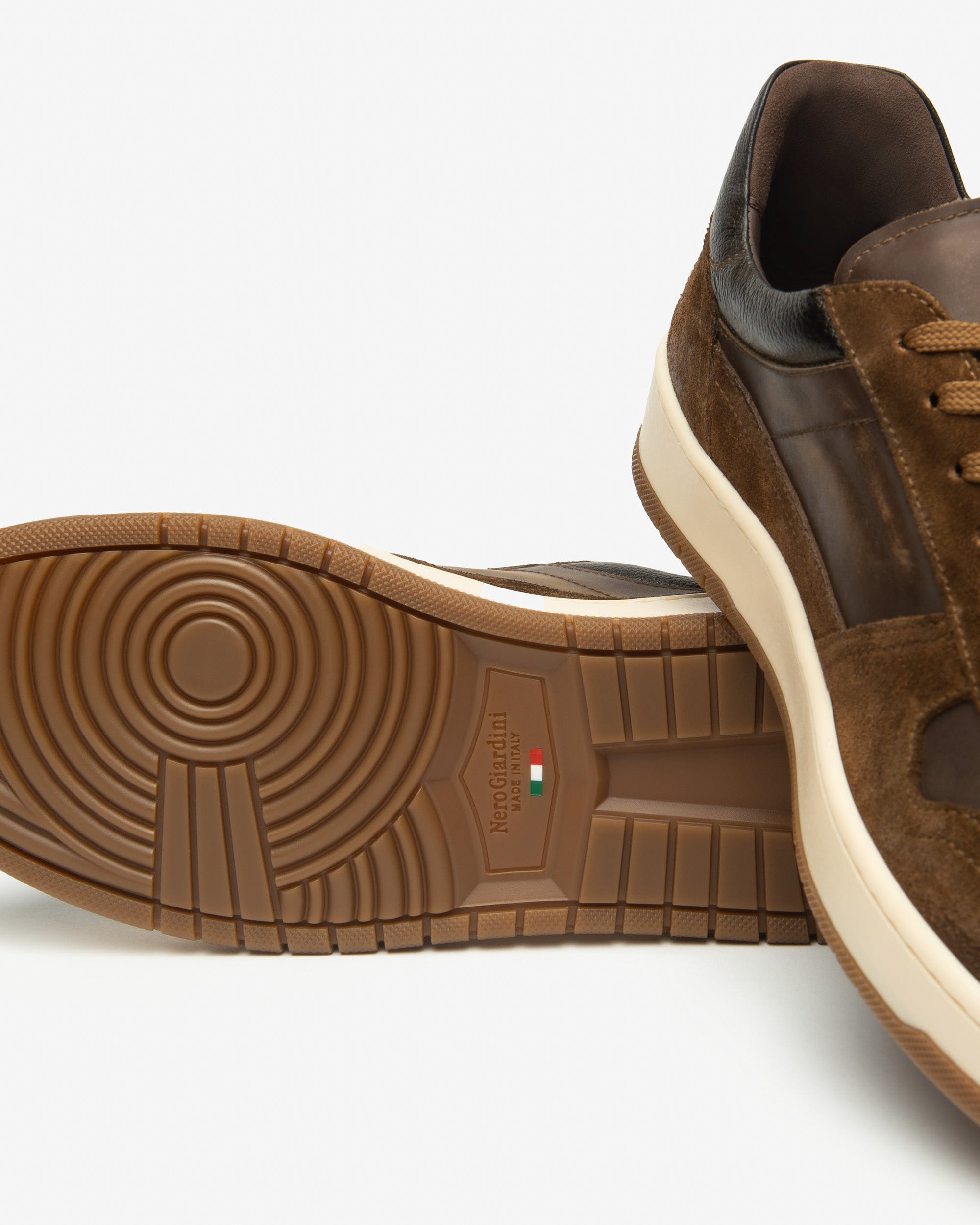Herrensneakers aus Glatt- und Wildleder
