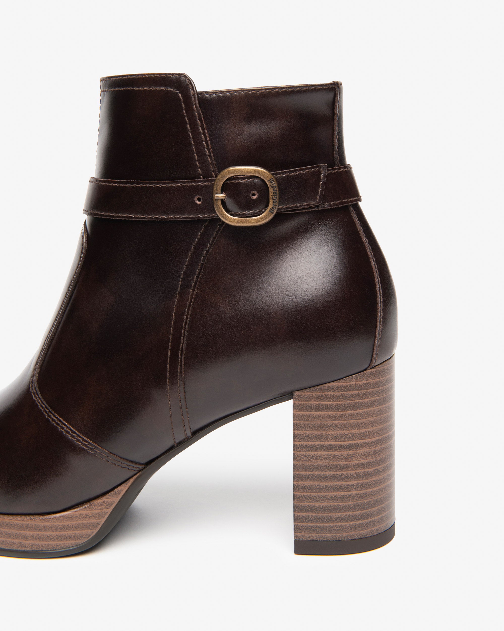 Korte Laarsjes Dames in Leder