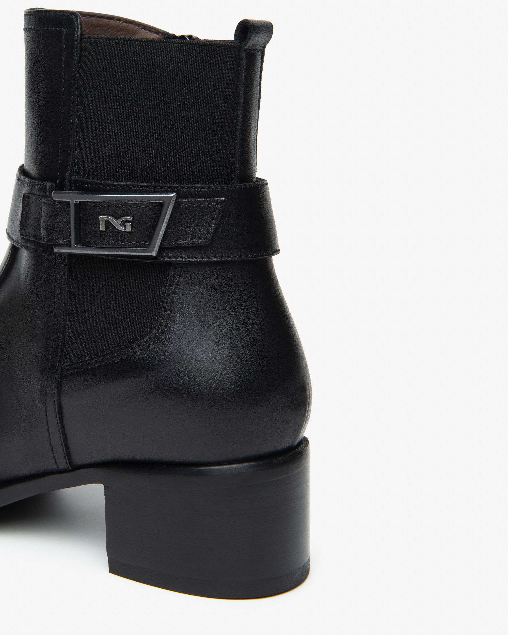 Damenstiefeletten aus Leder und Gewebe