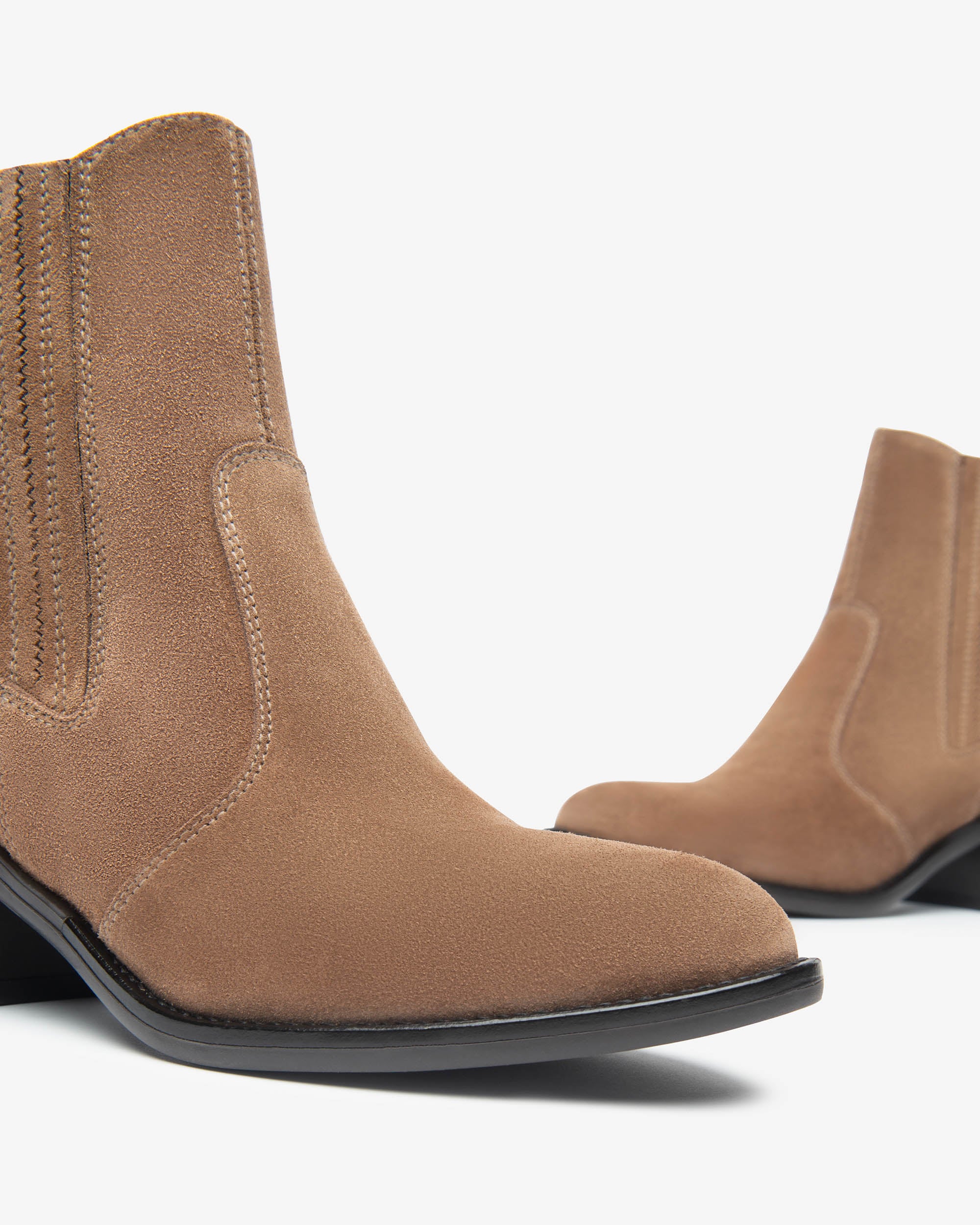 Женские замшевые ботинки челси