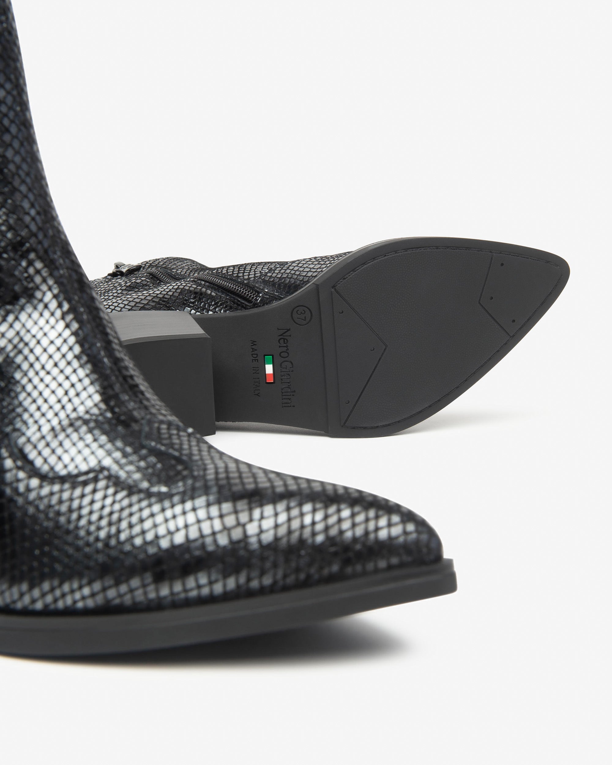 Женские кожаные ботинки челси