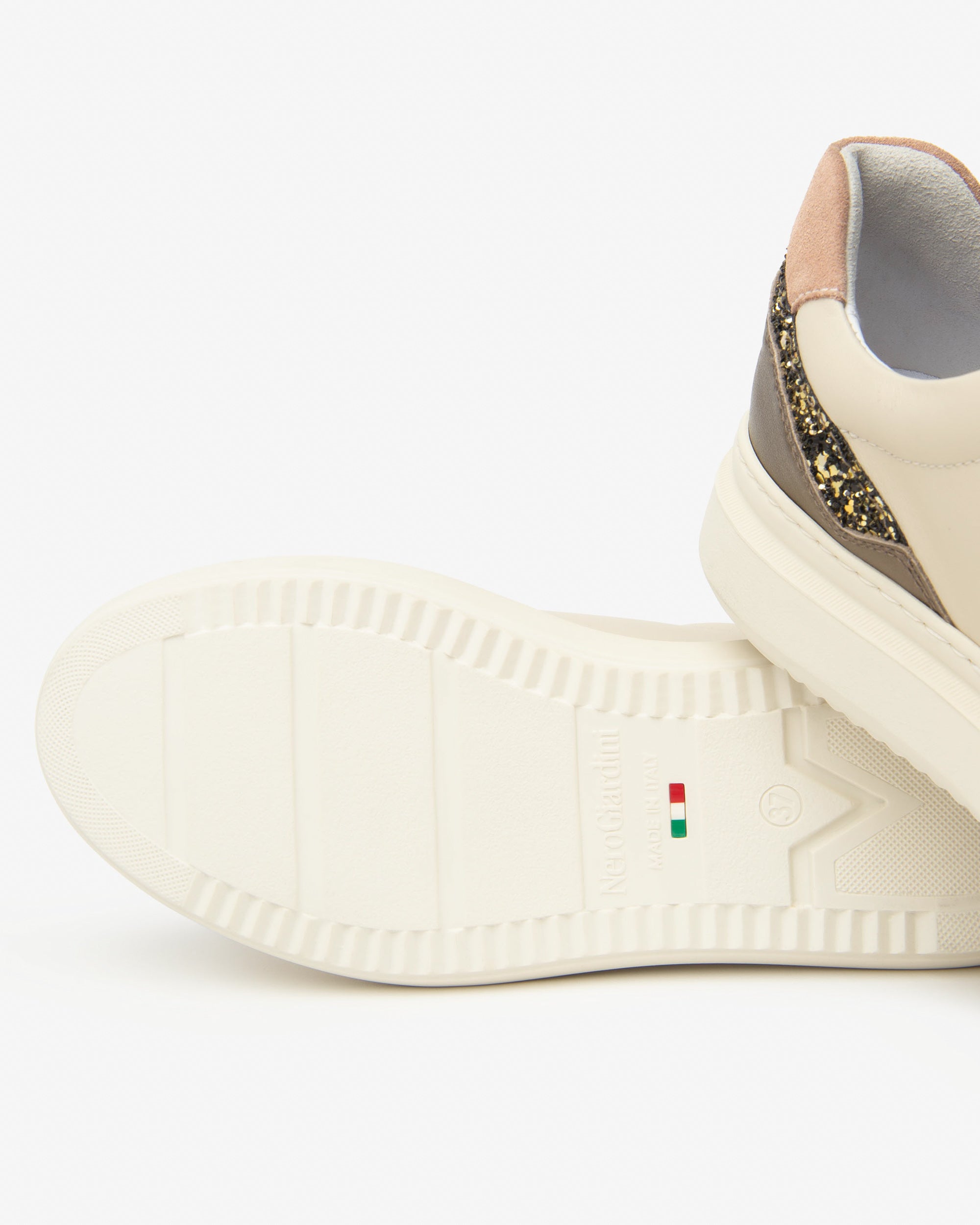 Damensneakers aus Glattleder, Veloursleder und technischem Material