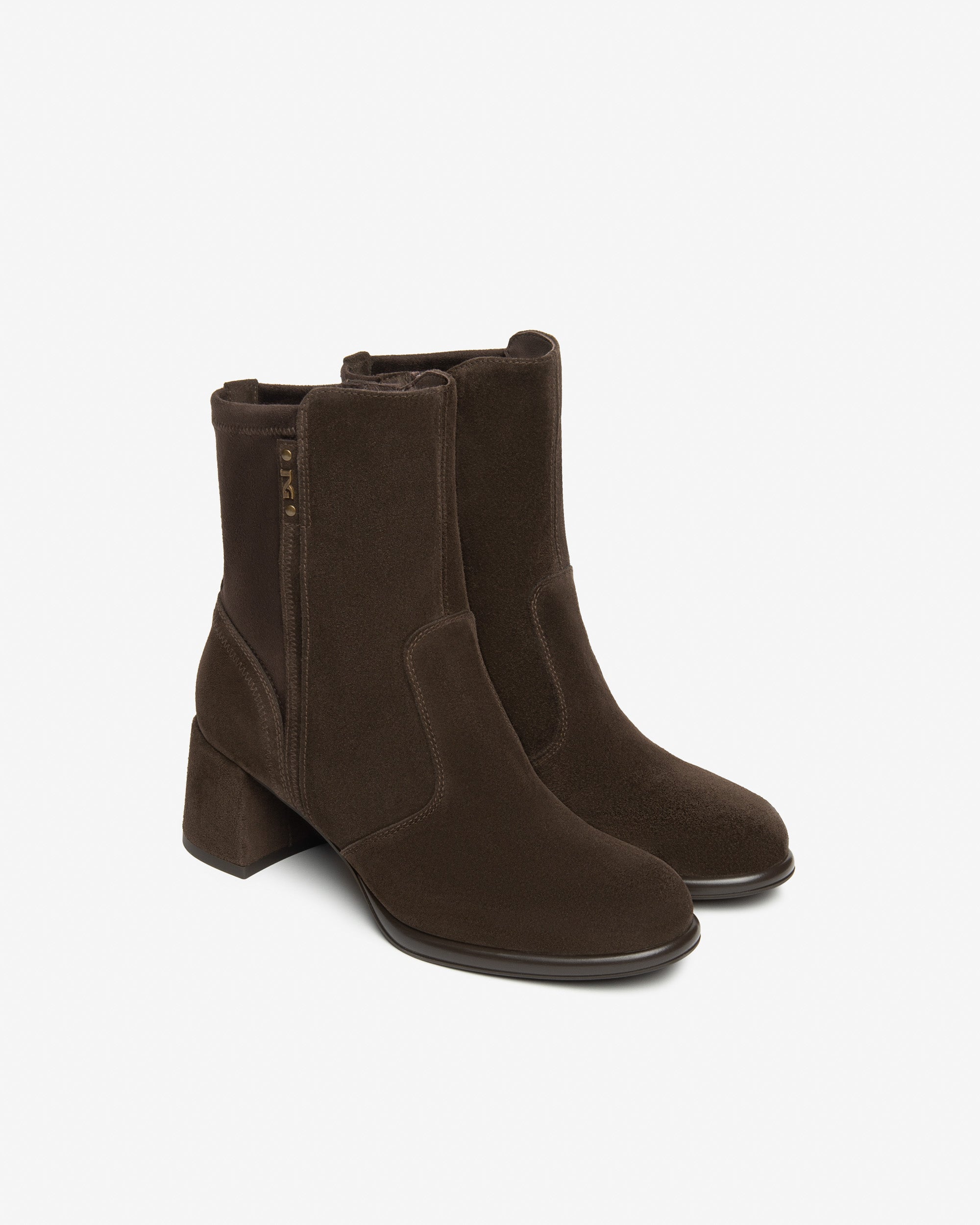 Damenstiefeletten aus Veloursleder und technischem Material