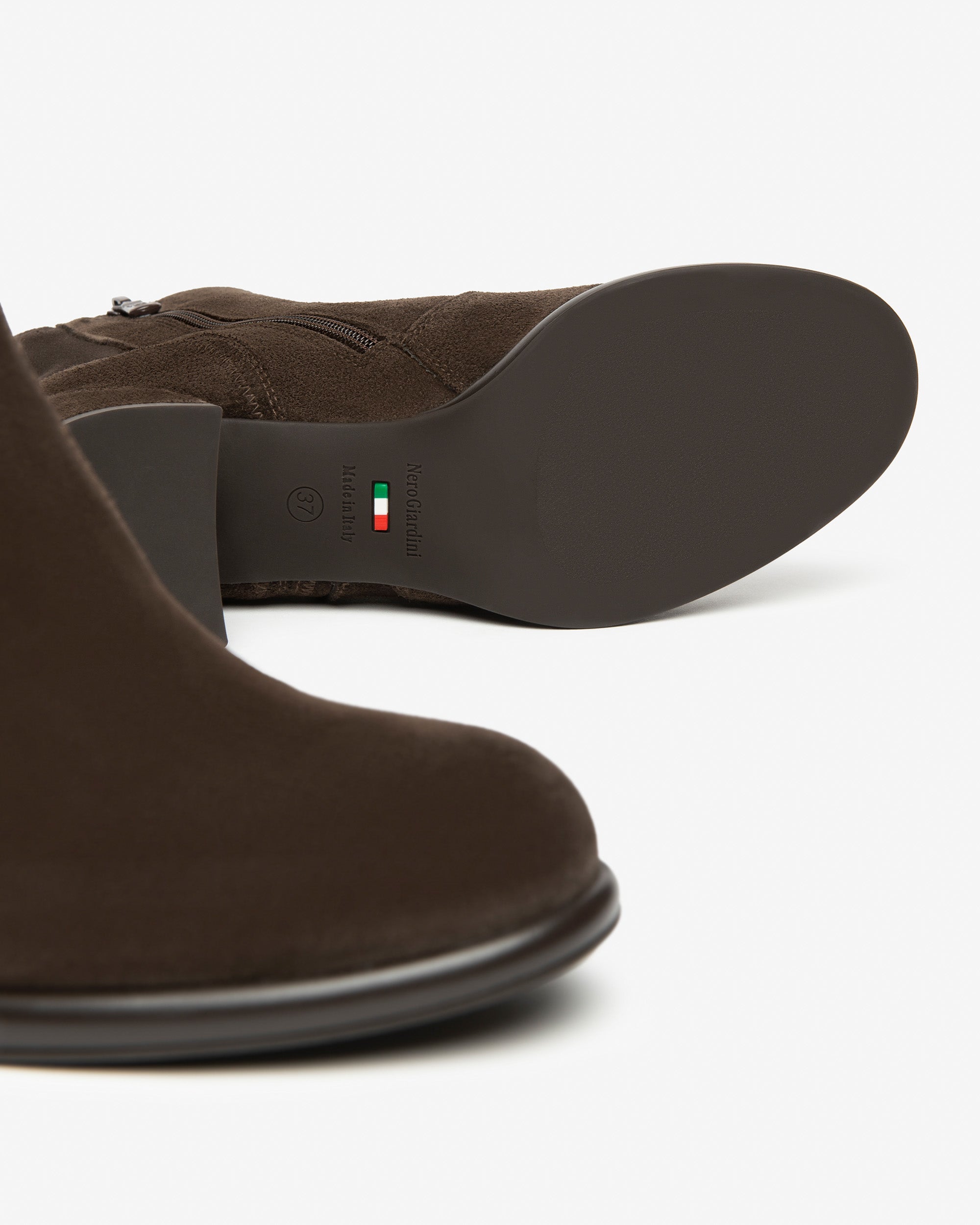 Damenstiefeletten aus Veloursleder und technischem Material