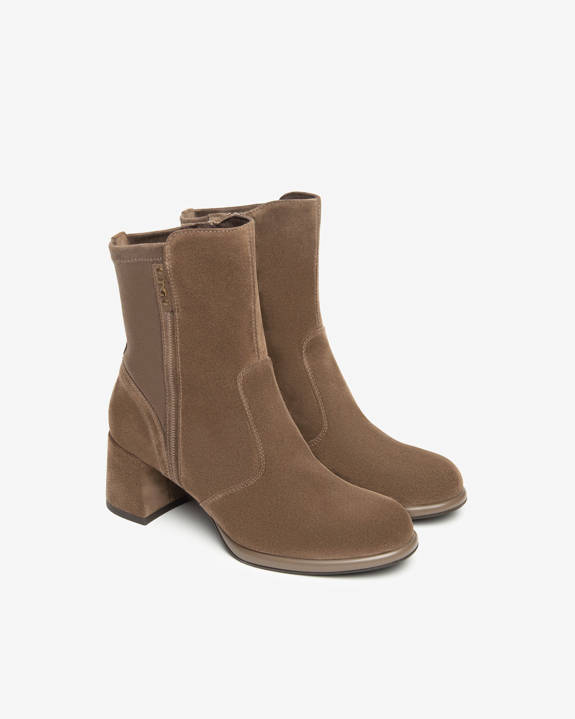 Damenstiefeletten aus Veloursleder und technischem Material