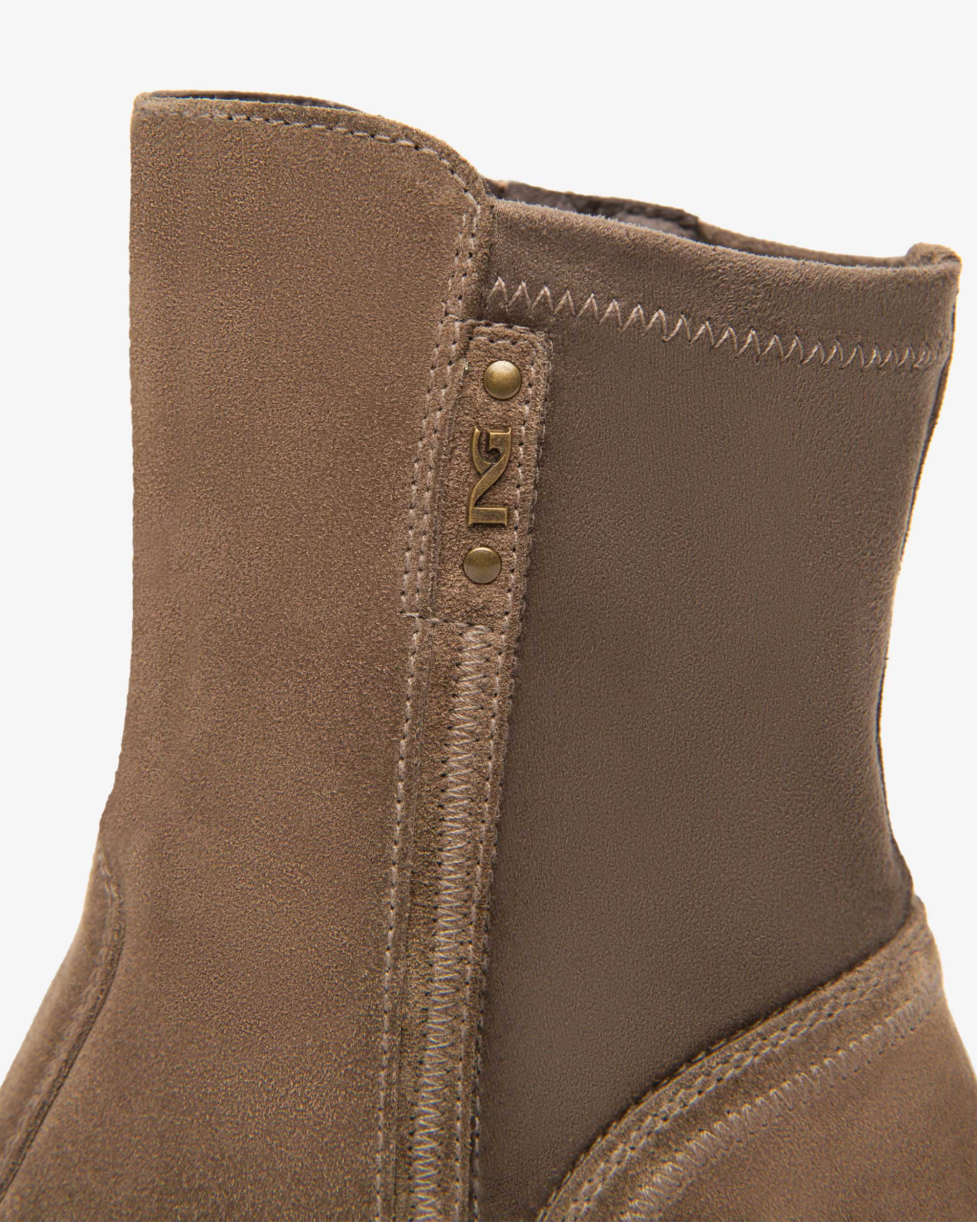 Damenstiefeletten aus Veloursleder und technischem Material
