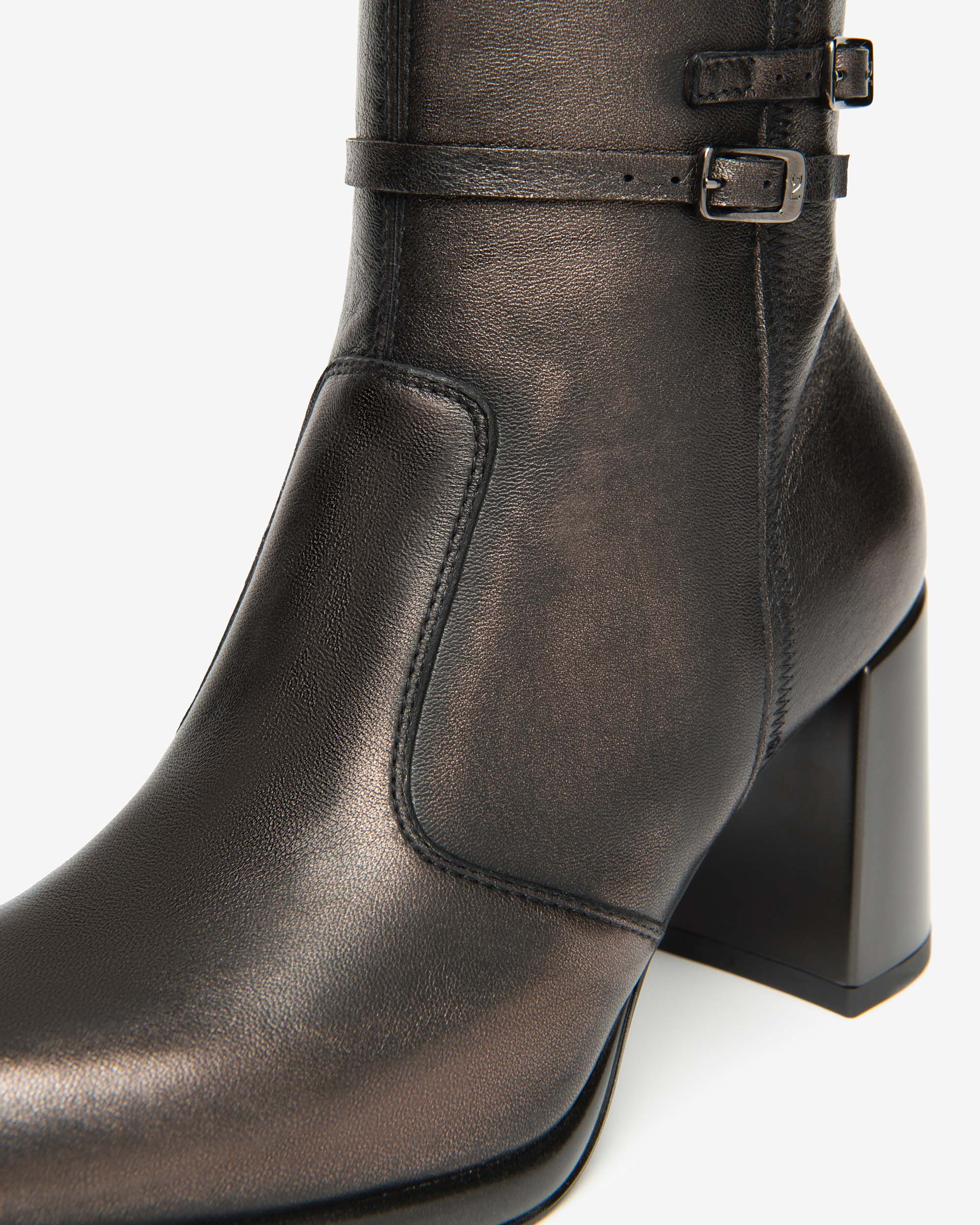 Korte Laarsjes Dames in Leder