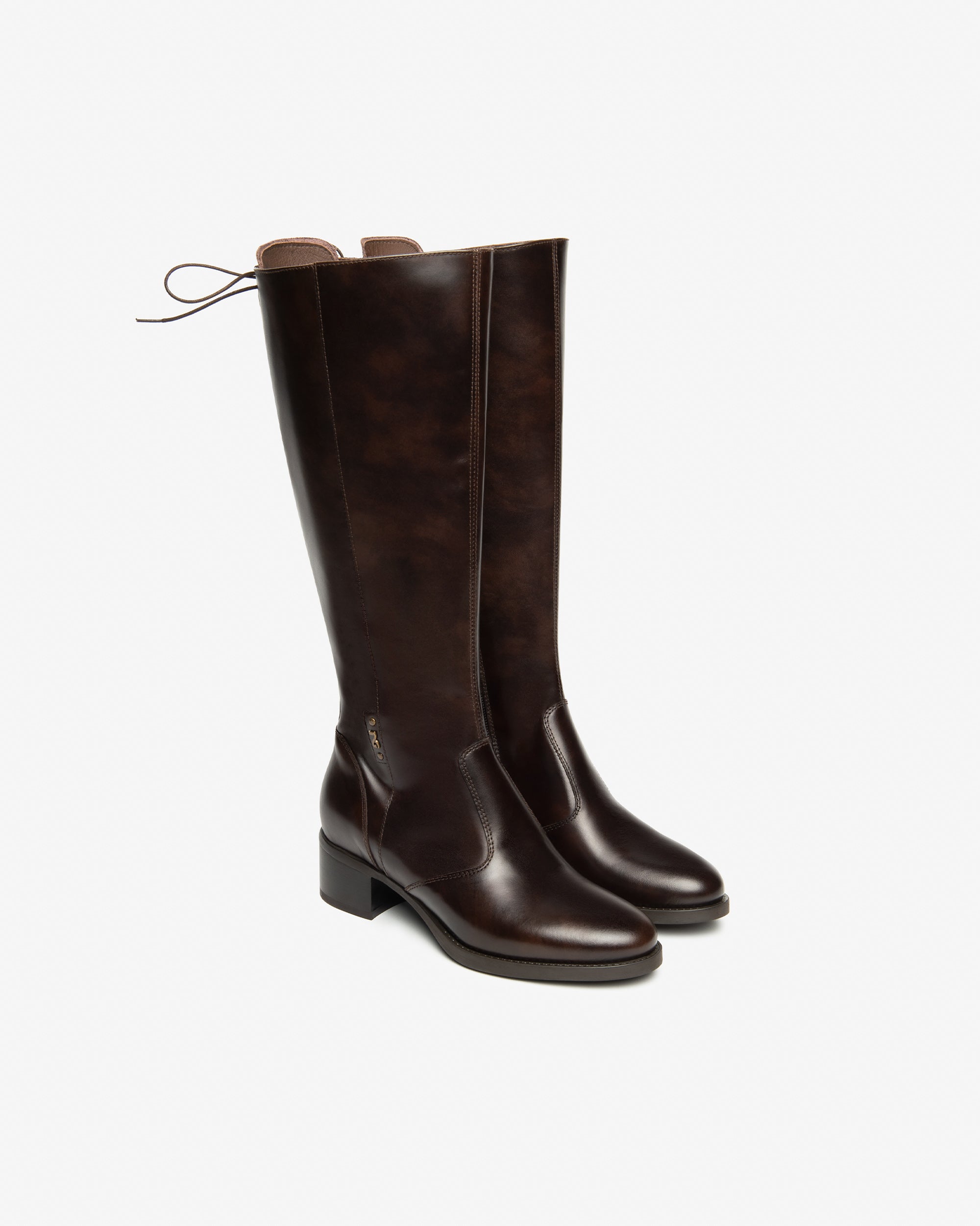 Женские кожаные сапоги