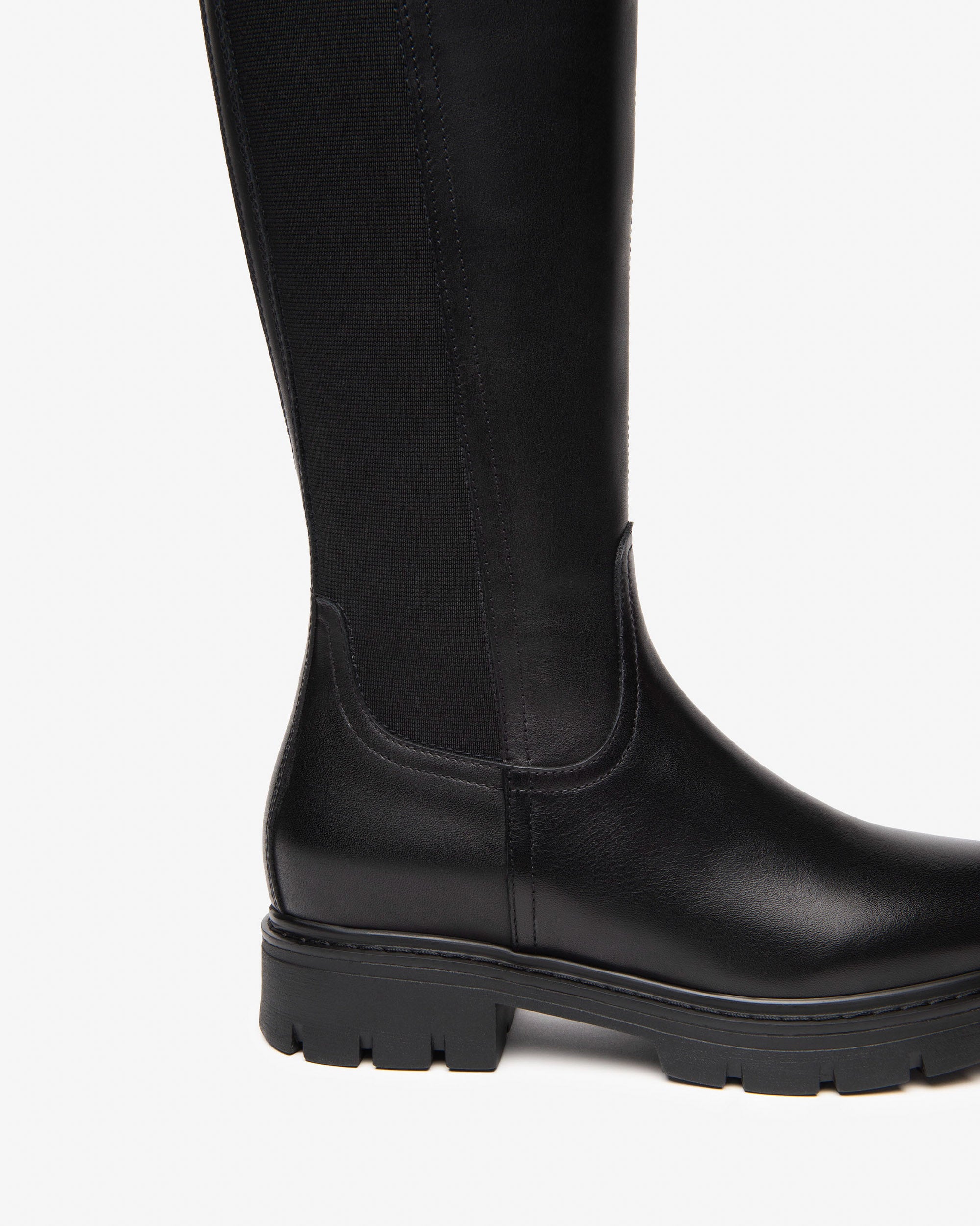 Damenstiefel aus Leder und Gewebe
