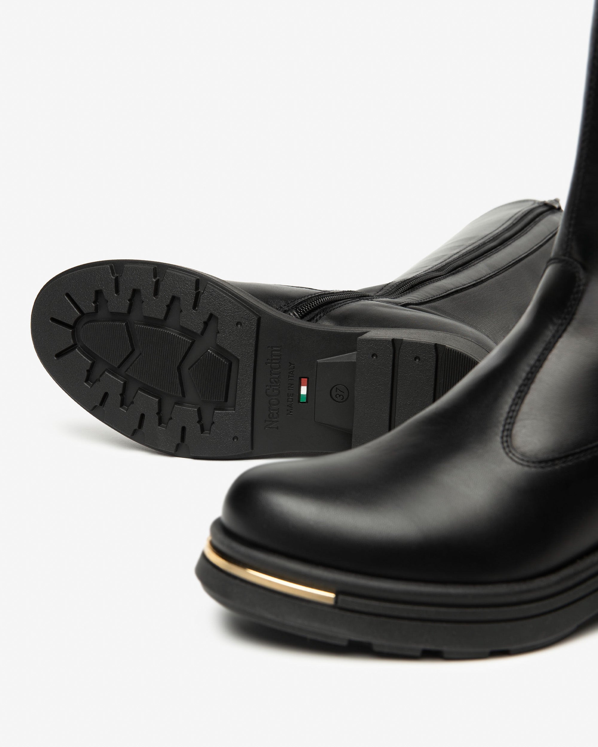 Damenstiefel aus Glattleder und technischem Material