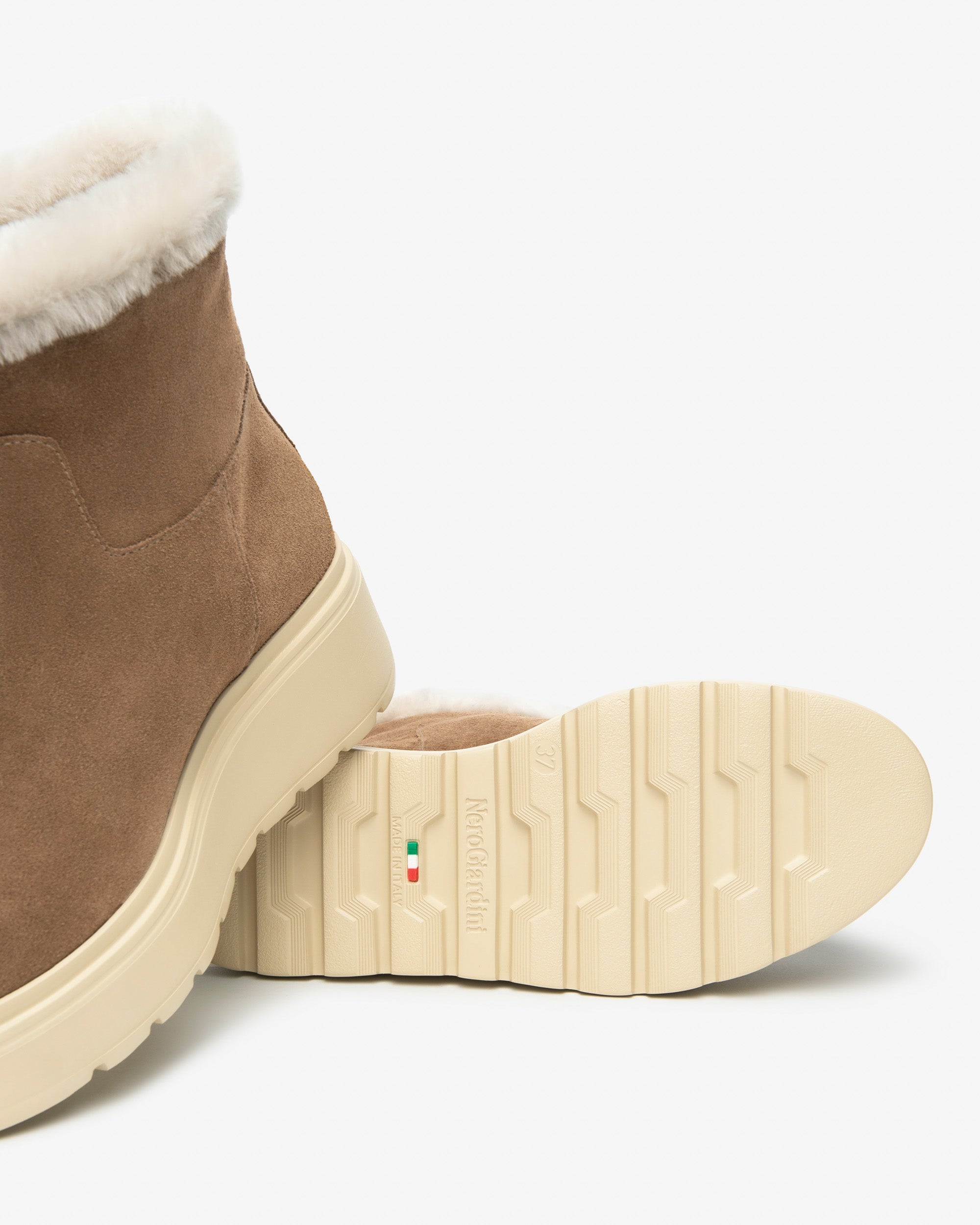 Женские замшевые ботильоны