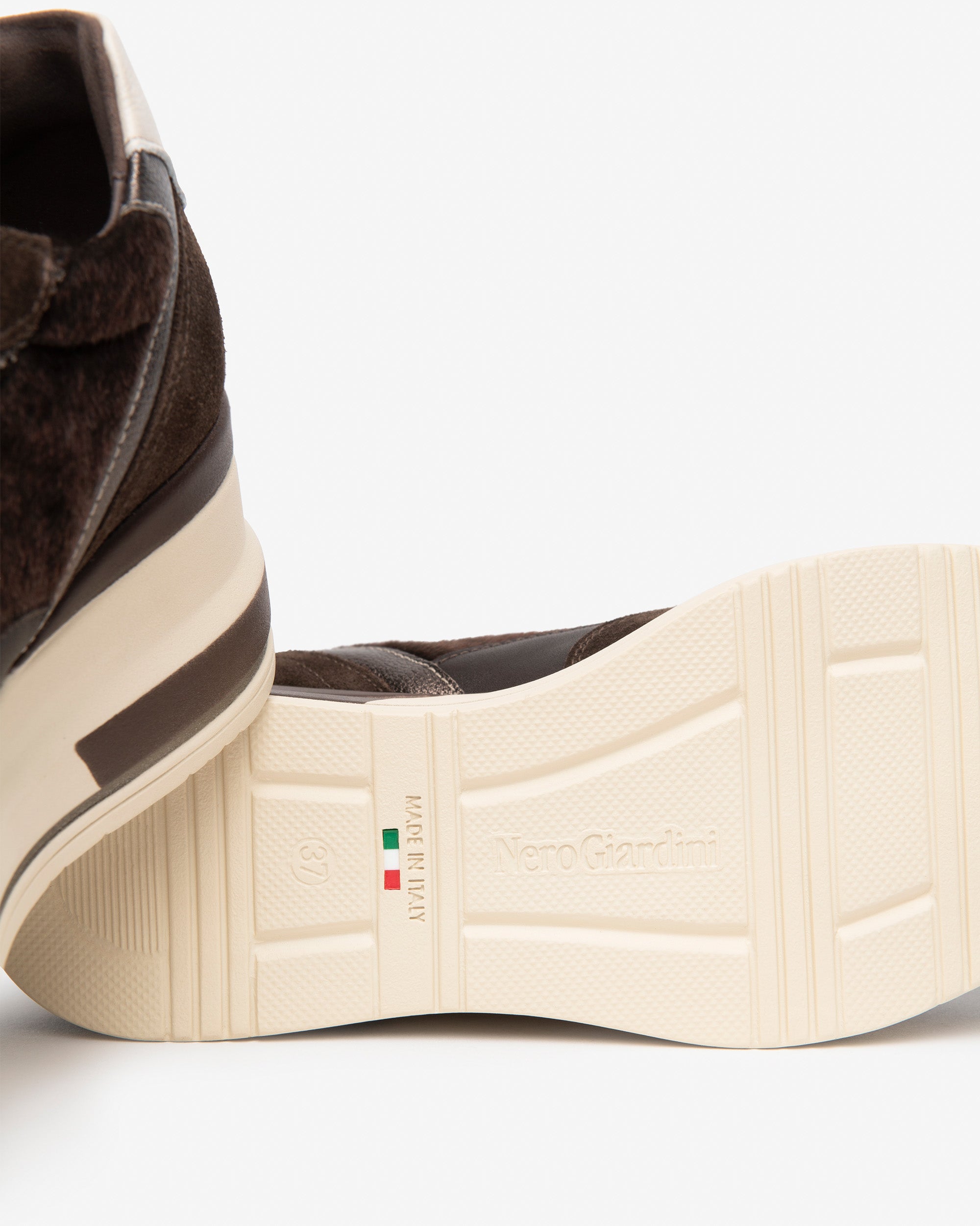 Sneakers Donna in Suede, Pelle e Materiale Tecnico