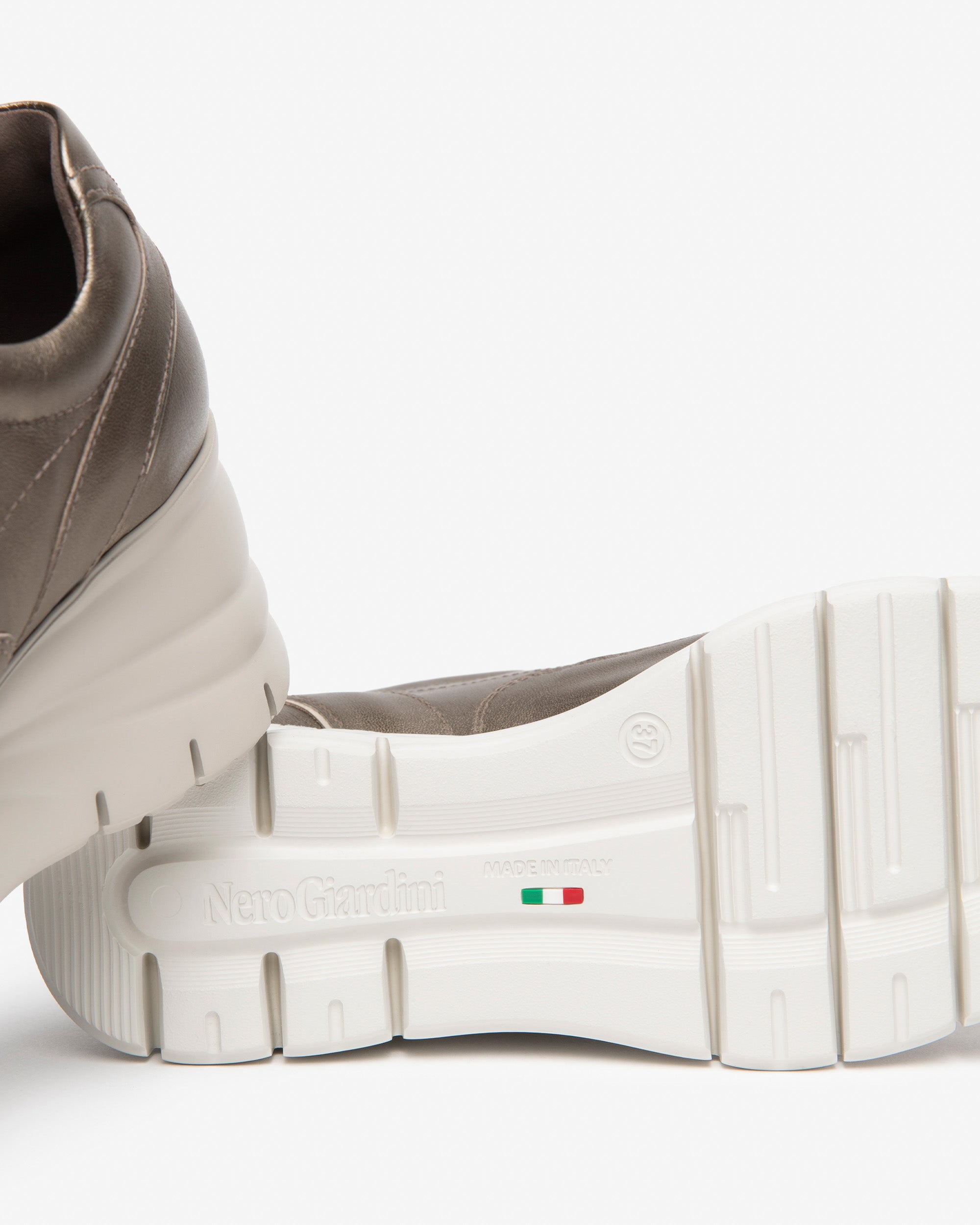 Sneakers Donna in Pelle e Materiale Tecnico