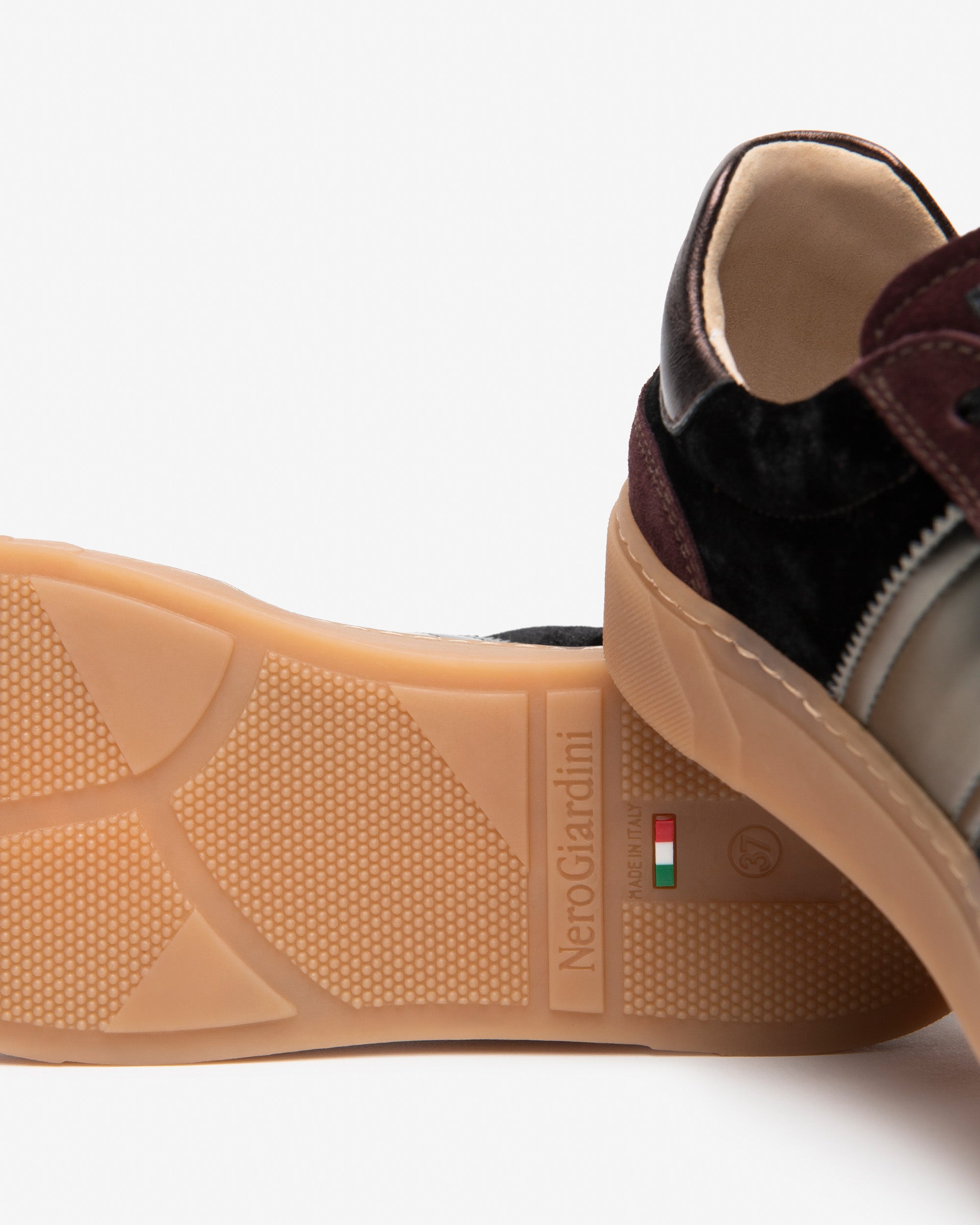 Sneakers Donna in Suede, Materiale Tecnico e Pelle