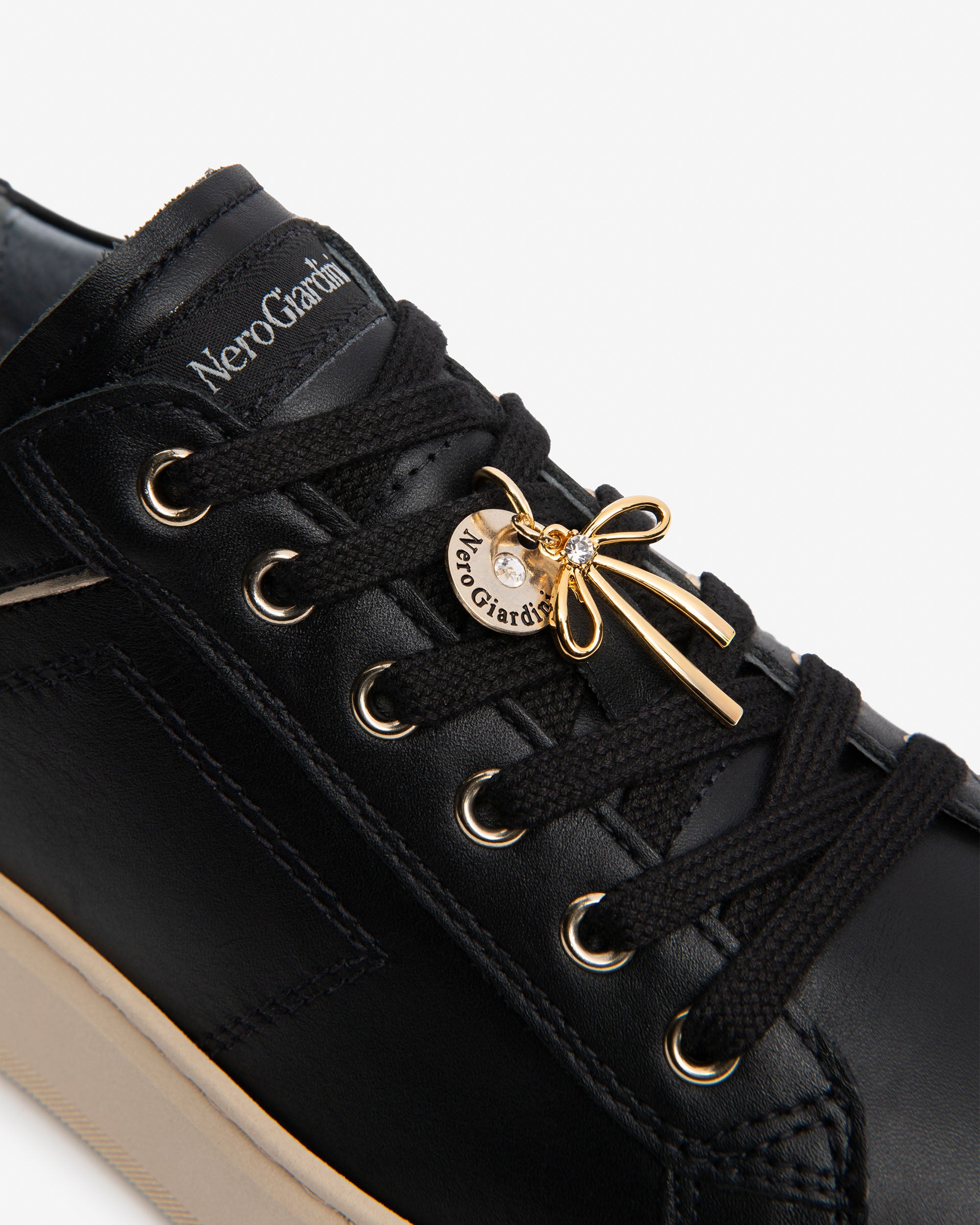 Sneakers Donna in Pelle, Vernice e Materiale Tecnico